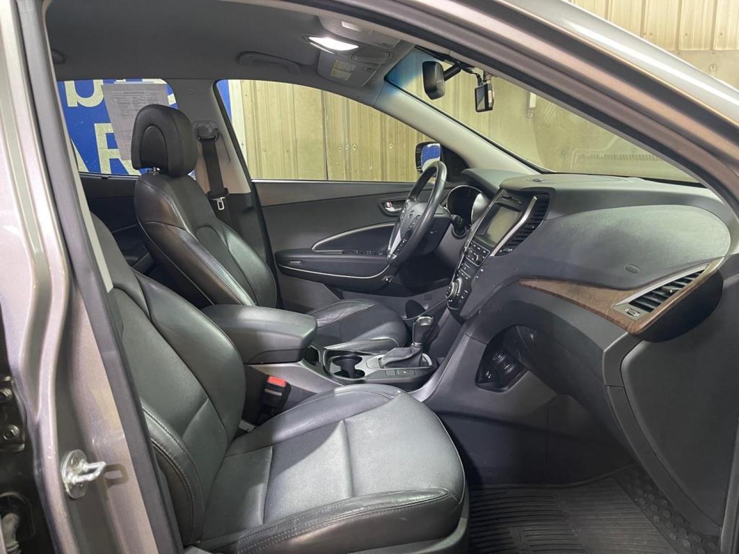 2018 GRAY HYUNDAI SANTA FE SPORT (5NMZUDLA1JH) with an 2.0L engine, Automatic transmission, located at 2525 S. Cushman, Fairbanks, AK, 99701, (907) 452-5707, 64.824036, -147.712311 - Photo#3