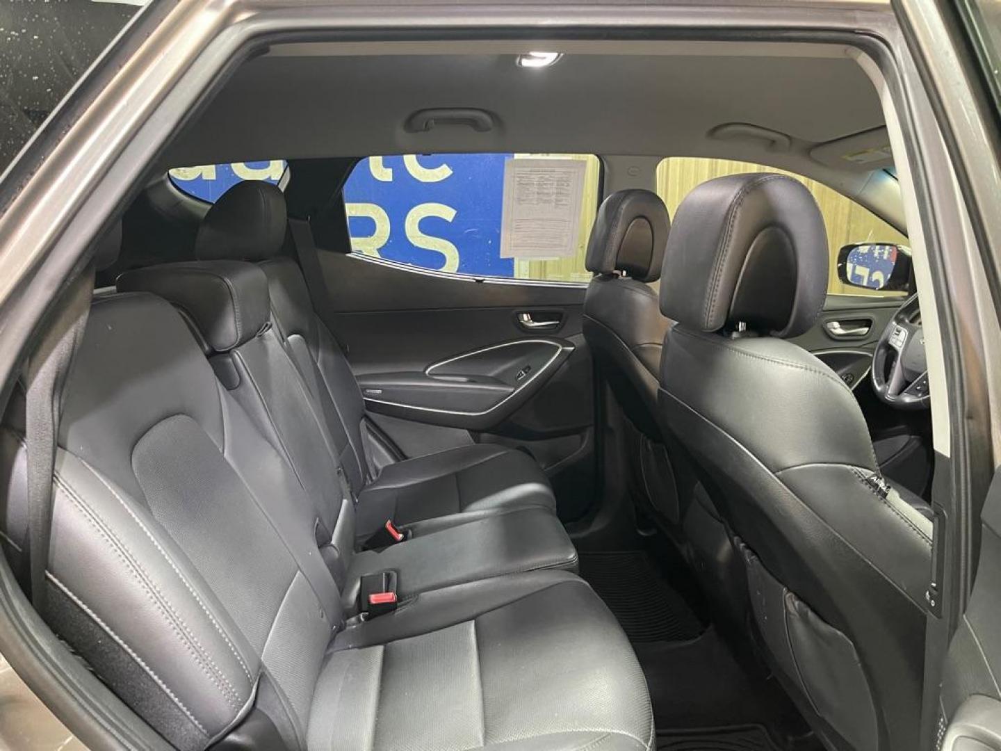 2018 GRAY HYUNDAI SANTA FE SPORT (5NMZUDLA1JH) with an 2.0L engine, Automatic transmission, located at 2525 S. Cushman, Fairbanks, AK, 99701, (907) 452-5707, 64.824036, -147.712311 - Photo#4