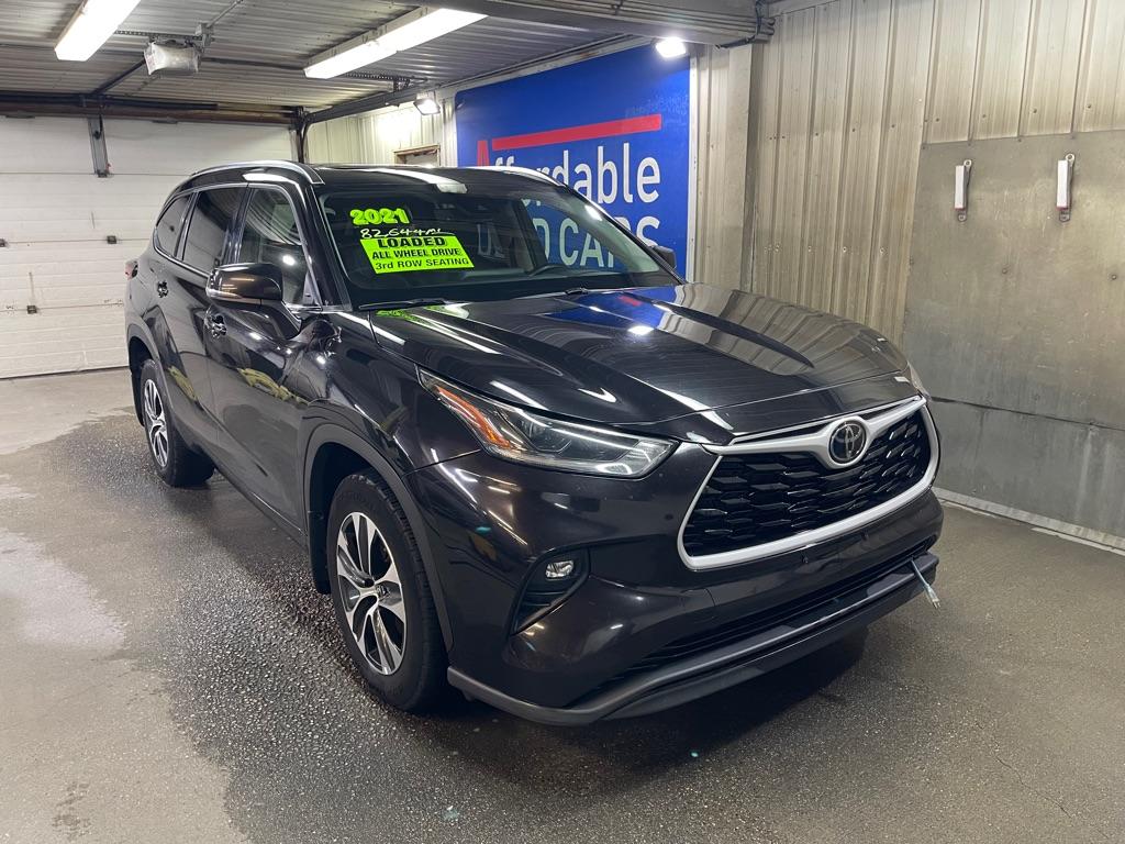 photo of 2021 TOYOTA HIGHLANDER XLE