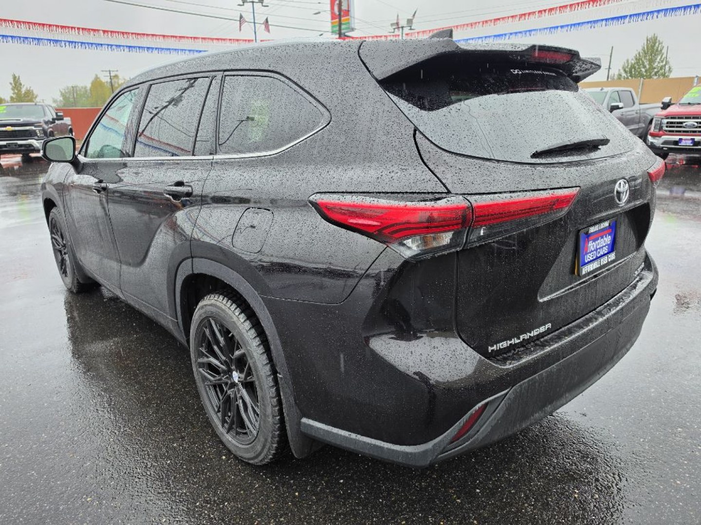 2021 BLACK TOYOTA HIGHLANDER XLE (5TDGZRBHXMS) with an 3.5L engine, Automatic transmission, located at 2525 S. Cushman, Fairbanks, AK, 99701, (907) 452-5707, 64.824036, -147.712311- Photo#2