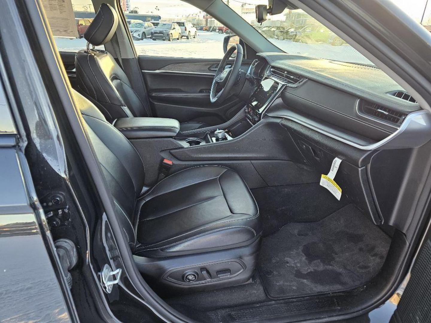 2024 BLACK JEEP GRAND CHEROKEE LIMITED (1C4RJHBG0R8) with an 3.6L engine, Automatic transmission, located at 2525 S. Cushman, Fairbanks, AK, 99701, (907) 452-5707, 64.824036, -147.712311 - Photo#2