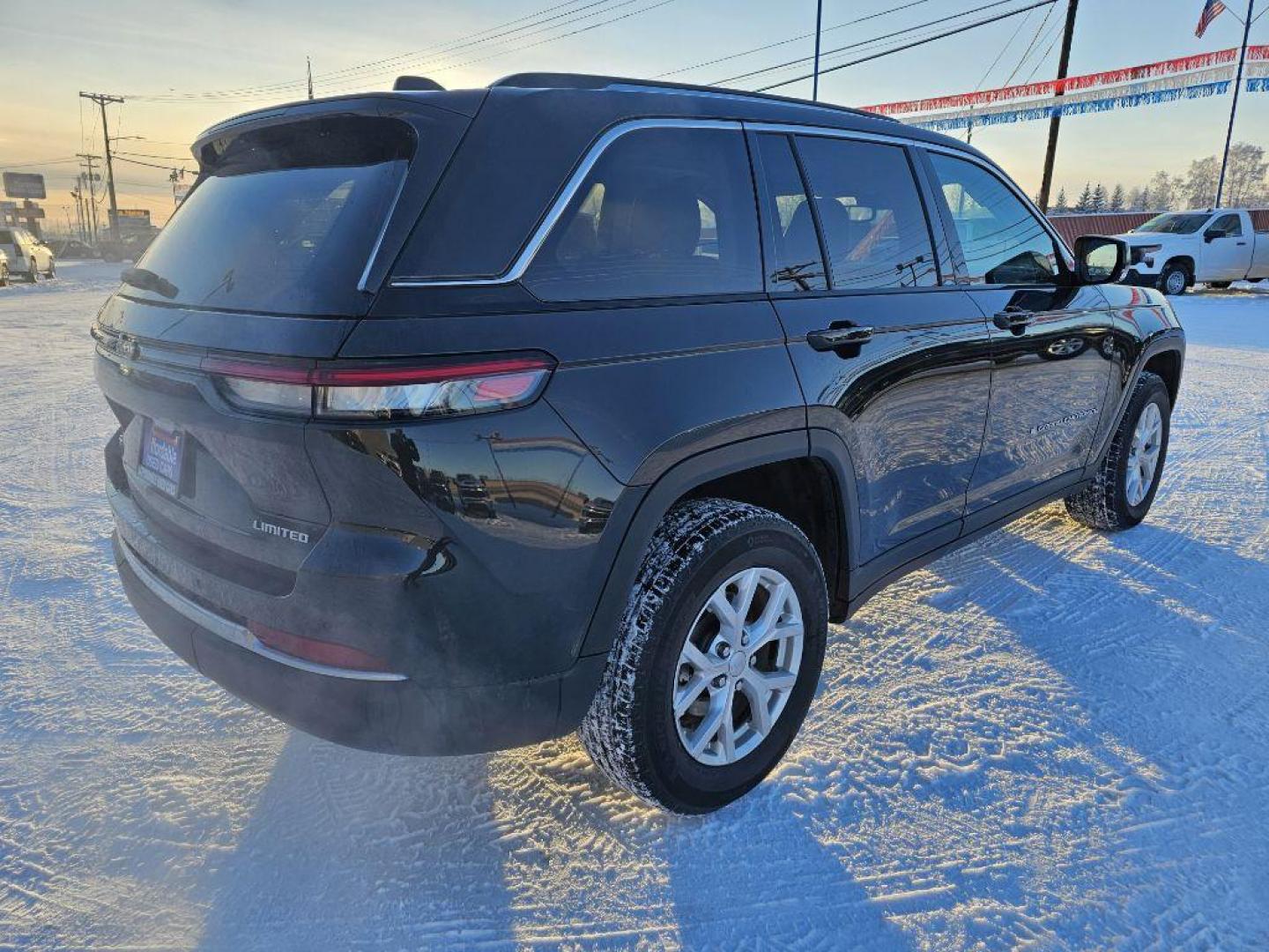2024 BLACK JEEP GRAND CHEROKEE LIMITED (1C4RJHBG0R8) with an 3.6L engine, Automatic transmission, located at 2525 S. Cushman, Fairbanks, AK, 99701, (907) 452-5707, 64.824036, -147.712311 - Photo#3