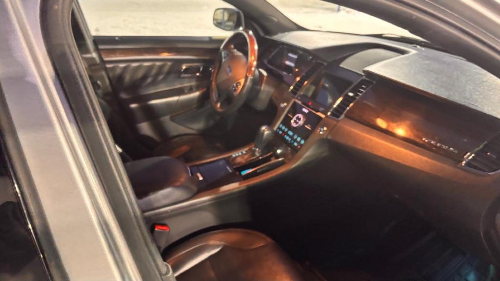 2017 SILVER FORD TAURUS AWD LIMITED (1FAHP2J86HG) with an 3.5L engine, Automatic transmission, located at 2525 S. Cushman, Fairbanks, AK, 99701, (907) 452-5707, 64.824036, -147.712311 - Photo#2