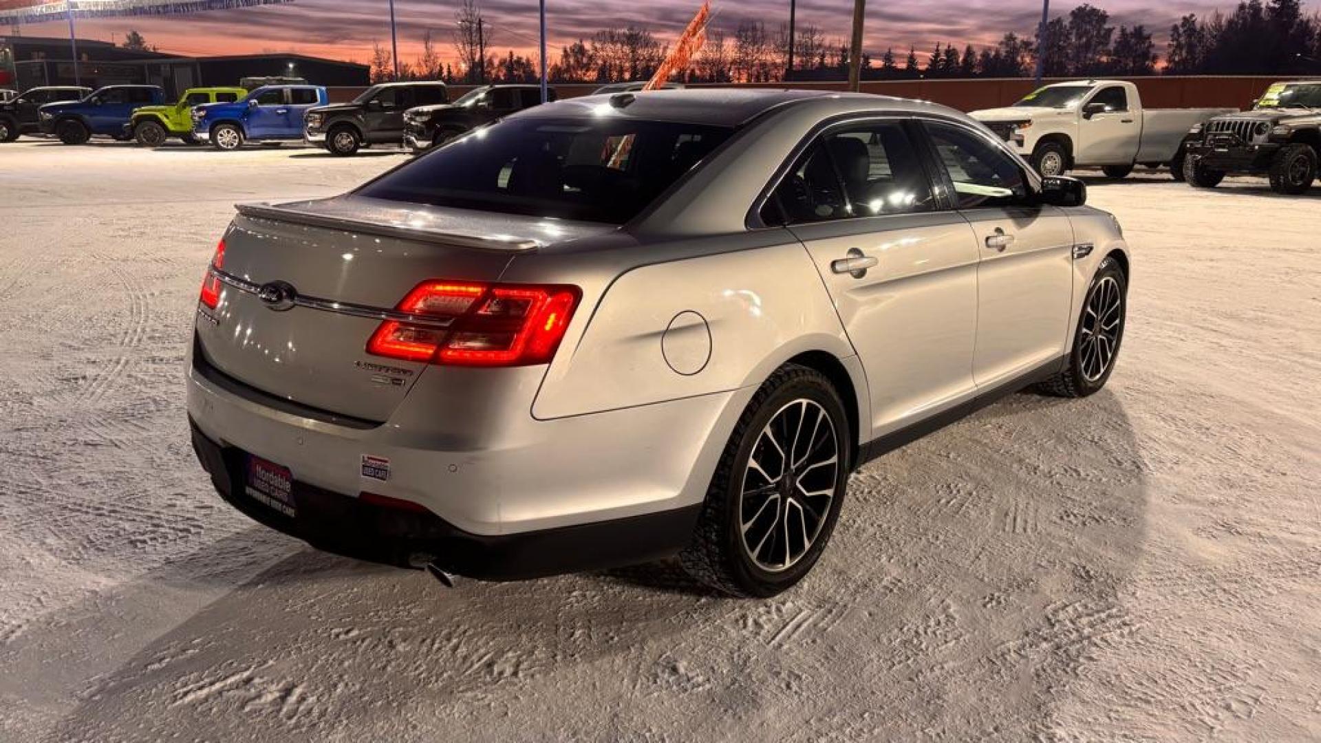 2017 SILVER FORD TAURUS AWD LIMITED (1FAHP2J86HG) with an 3.5L engine, Automatic transmission, located at 2525 S. Cushman, Fairbanks, AK, 99701, (907) 452-5707, 64.824036, -147.712311 - Photo#5