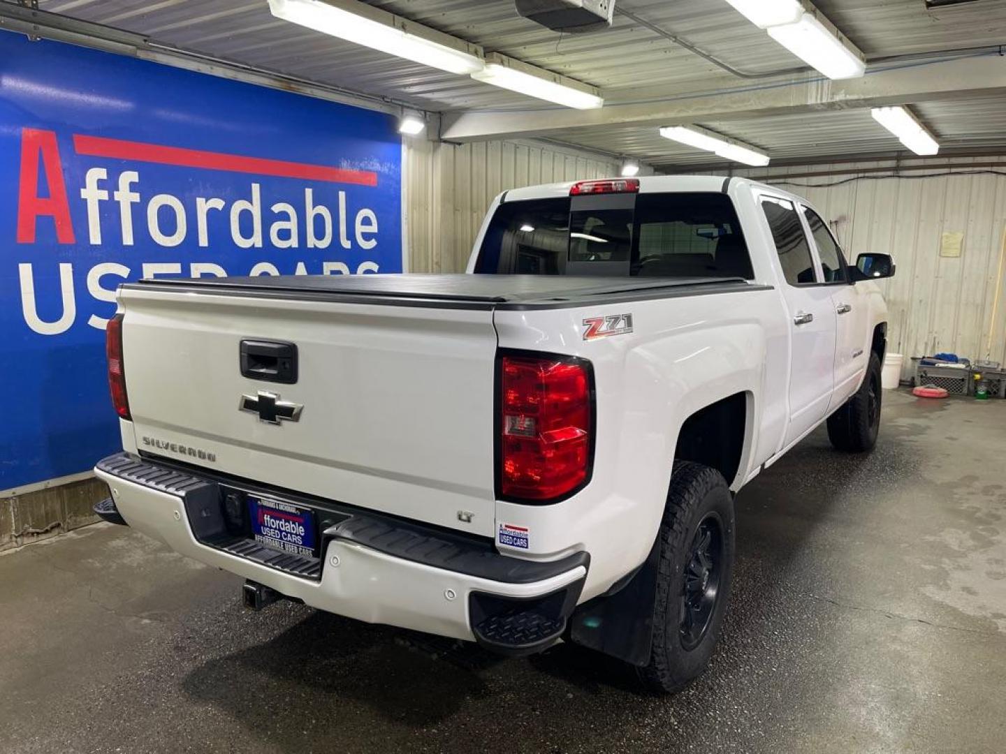 2016 WHITE CHEVROLET SILVERADO 1500 LT (3GCUKREC2GG) with an 5.3L engine, Automatic transmission, located at 2525 S. Cushman, Fairbanks, AK, 99701, (907) 452-5707, 64.824036, -147.712311 - Photo#2