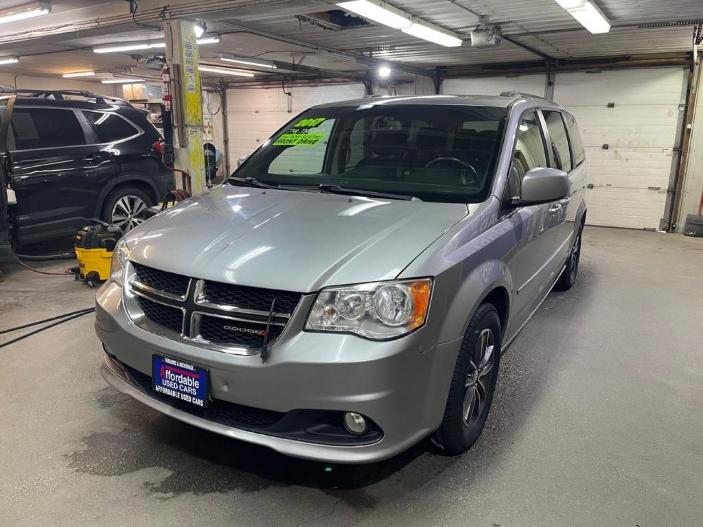 2017 DODGE GRAND CARAVAN SXT (2C4RDGCGXHR) with an 3.6L engine, Automatic transmission, located at 2525 S. Cushman, Fairbanks, AK, 99701, (907) 452-5707, 64.824036, -147.712311 - Photo#1