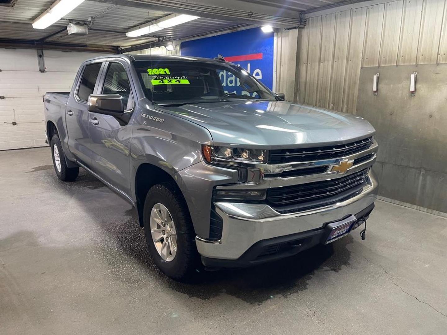 2021 SILVER CHEVROLET SILVERADO 1500 LT (3GCUYDED9MG) with an 5.3L engine, Automatic transmission, located at 2525 S. Cushman, Fairbanks, AK, 99701, (907) 452-5707, 64.824036, -147.712311 - Photo#0