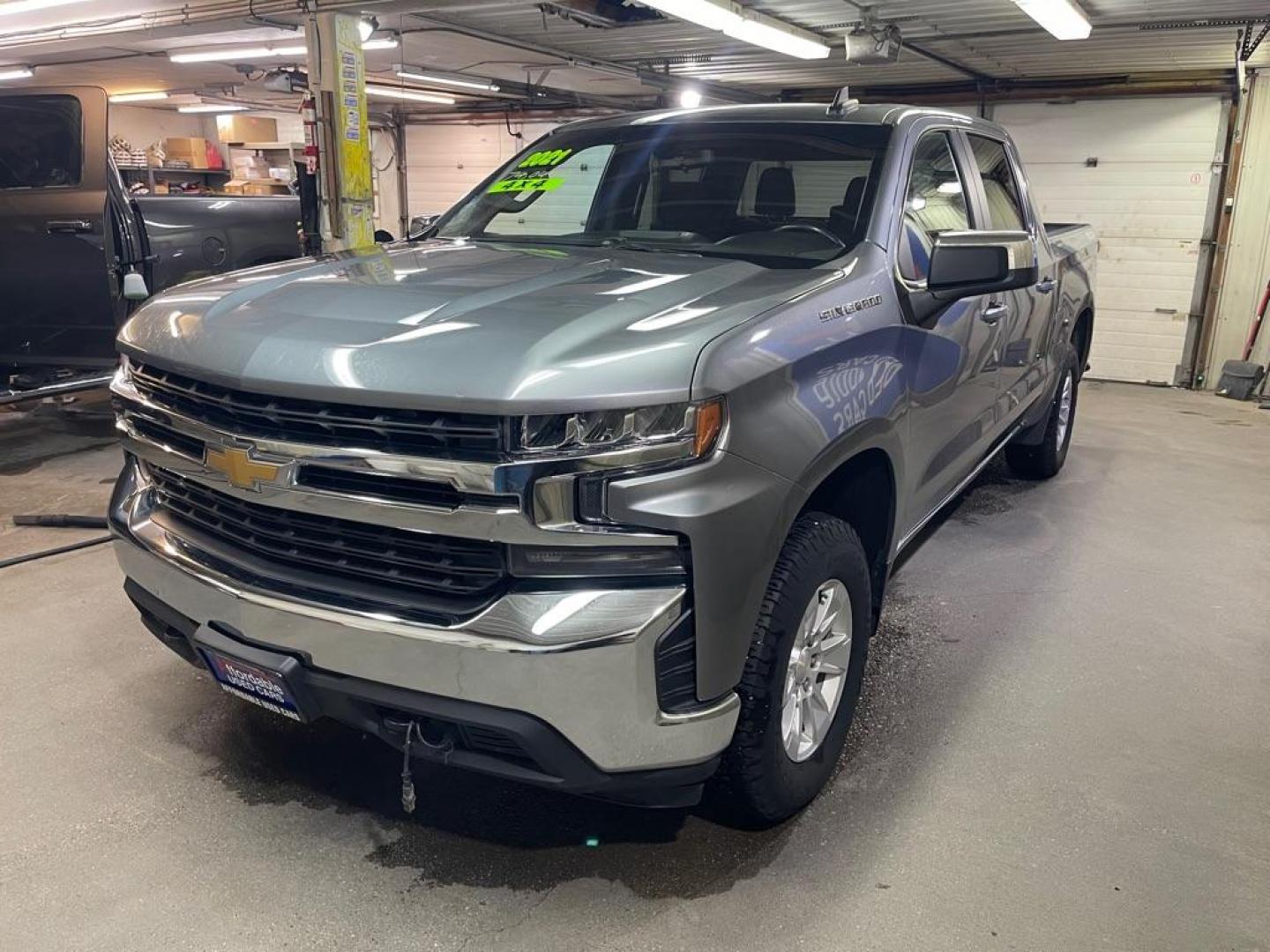 2021 SILVER CHEVROLET SILVERADO 1500 LT (3GCUYDED9MG) with an 5.3L engine, Automatic transmission, located at 2525 S. Cushman, Fairbanks, AK, 99701, (907) 452-5707, 64.824036, -147.712311 - Photo#1
