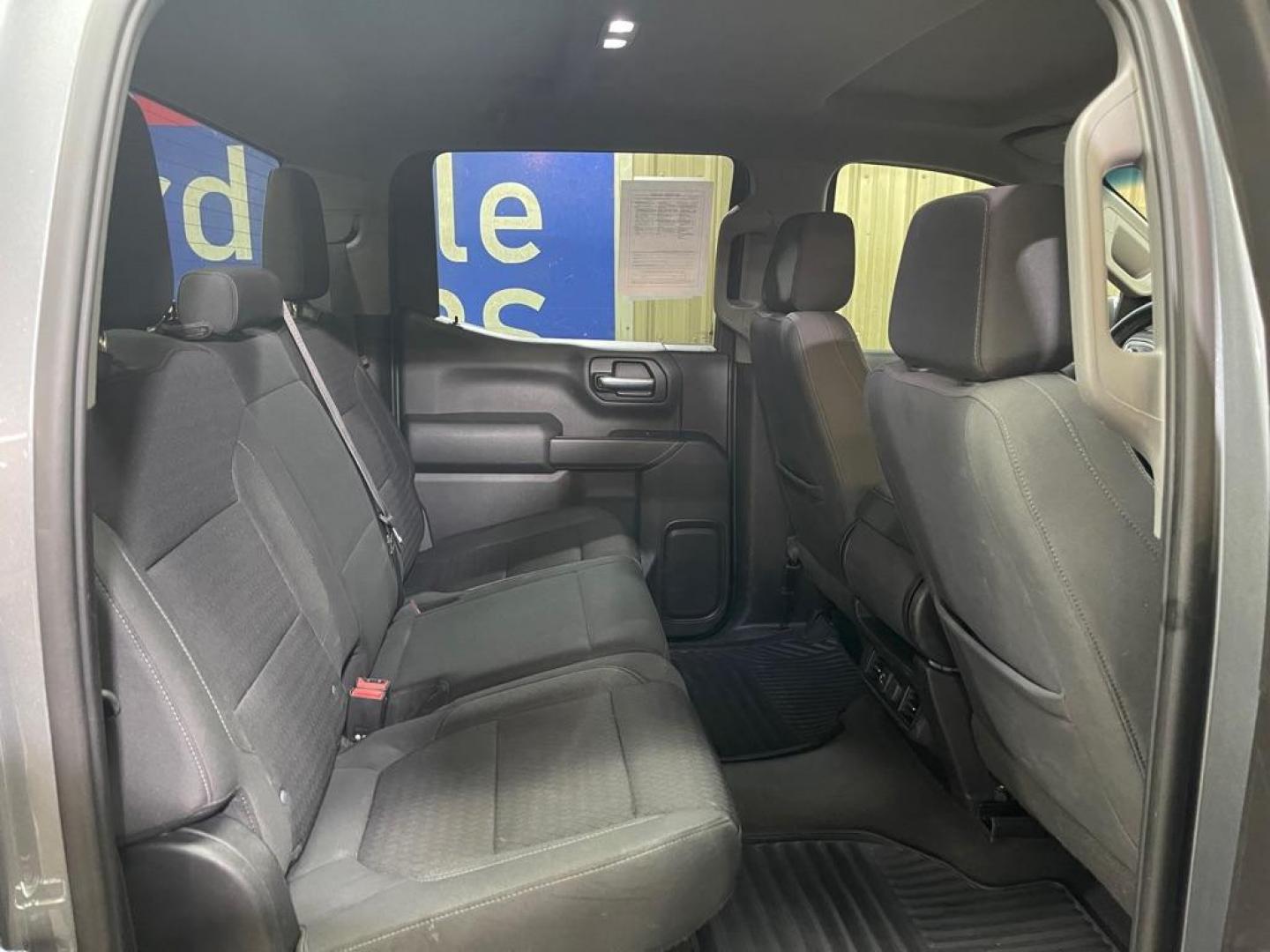 2021 SILVER CHEVROLET SILVERADO 1500 LT (3GCUYDED9MG) with an 5.3L engine, Automatic transmission, located at 2525 S. Cushman, Fairbanks, AK, 99701, (907) 452-5707, 64.824036, -147.712311 - Photo#4