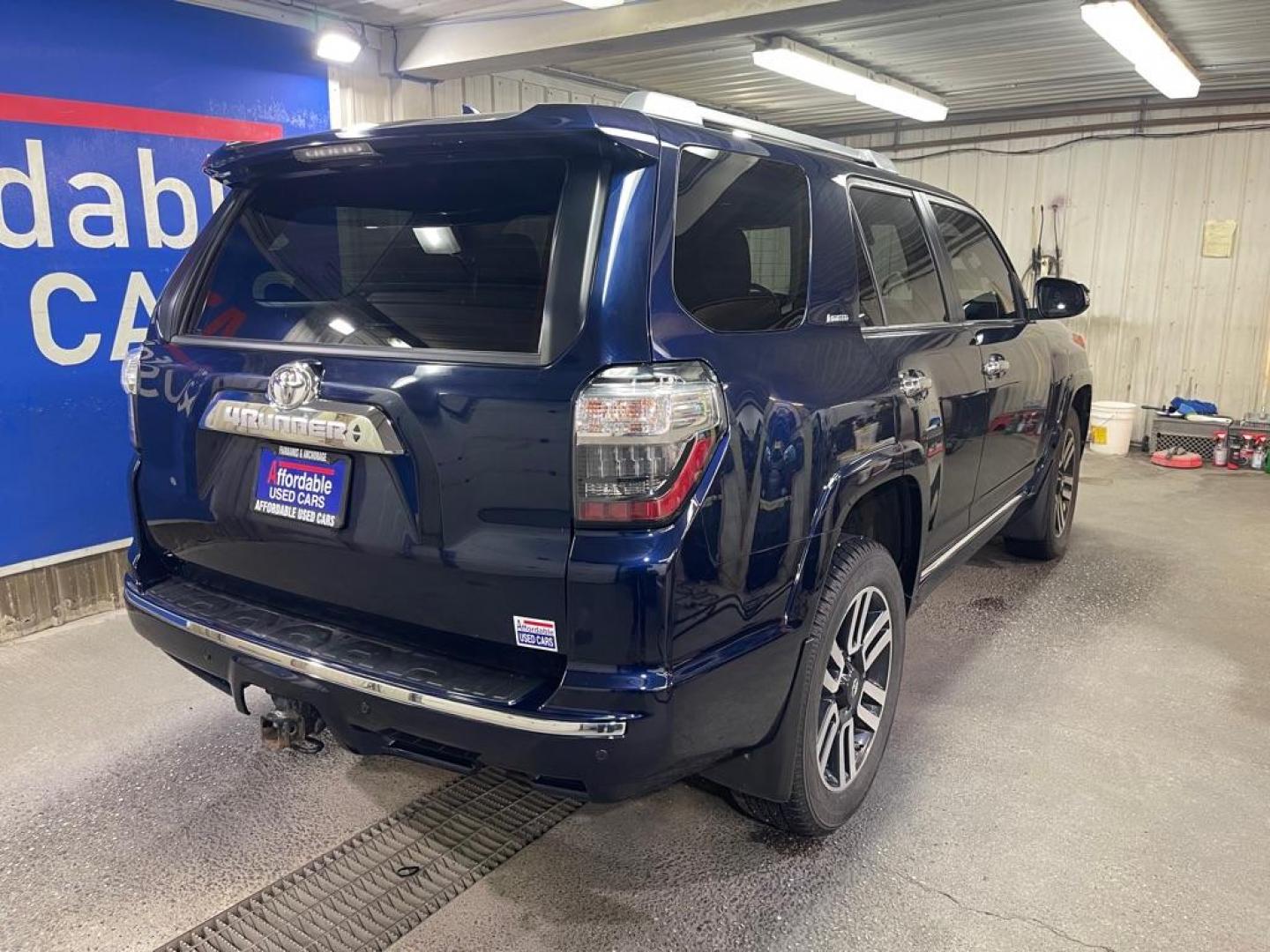 2020 BLUE TOYOTA 4RUNNER SR5/SR5 PREMIUM (JTEBU5JR0L5) with an 4.0L engine, Automatic transmission, located at 2525 S. Cushman, Fairbanks, AK, 99701, (907) 452-5707, 64.824036, -147.712311 - Photo#2