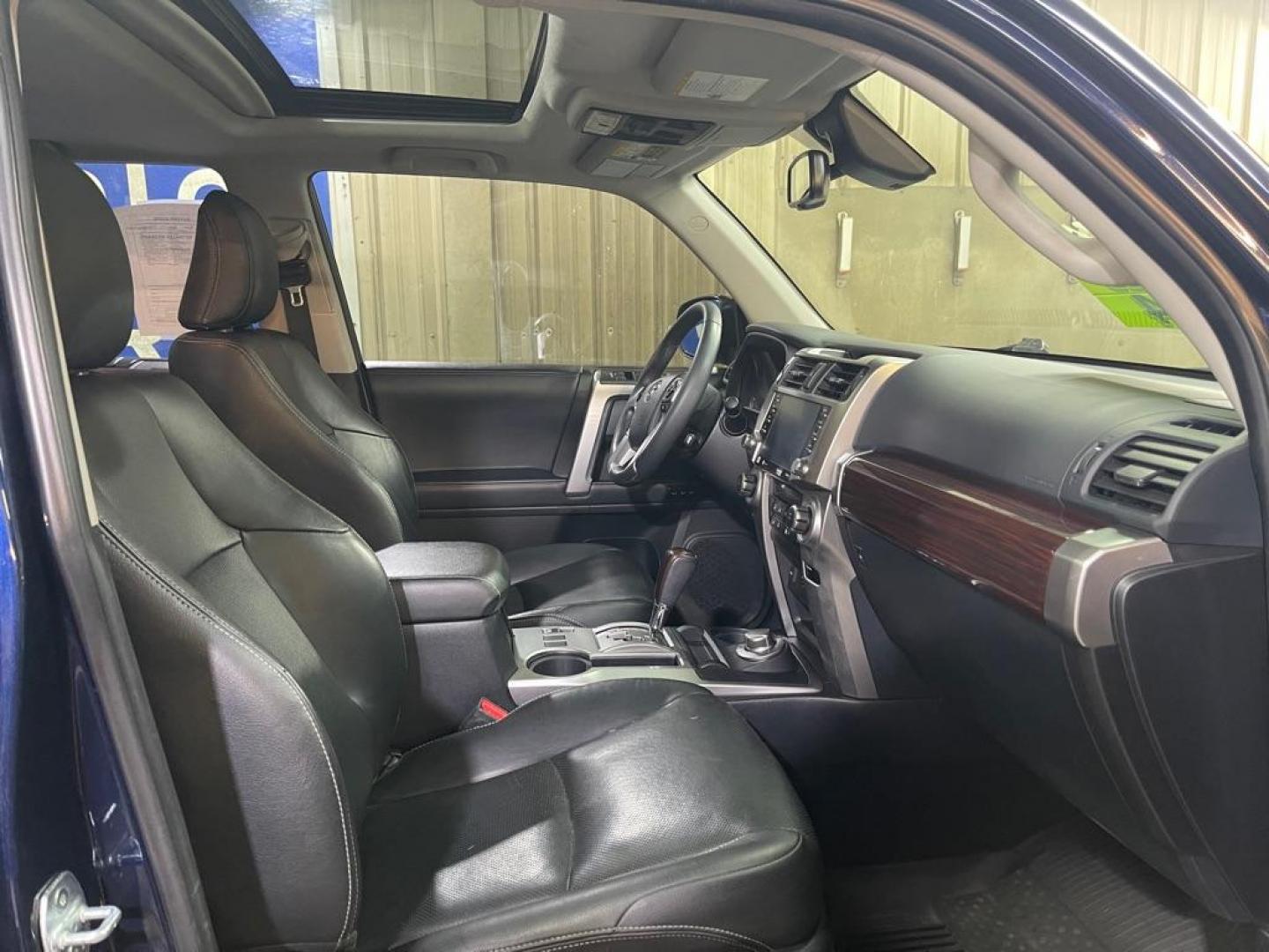 2020 BLUE TOYOTA 4RUNNER SR5/SR5 PREMIUM (JTEBU5JR0L5) with an 4.0L engine, Automatic transmission, located at 2525 S. Cushman, Fairbanks, AK, 99701, (907) 452-5707, 64.824036, -147.712311 - Photo#3