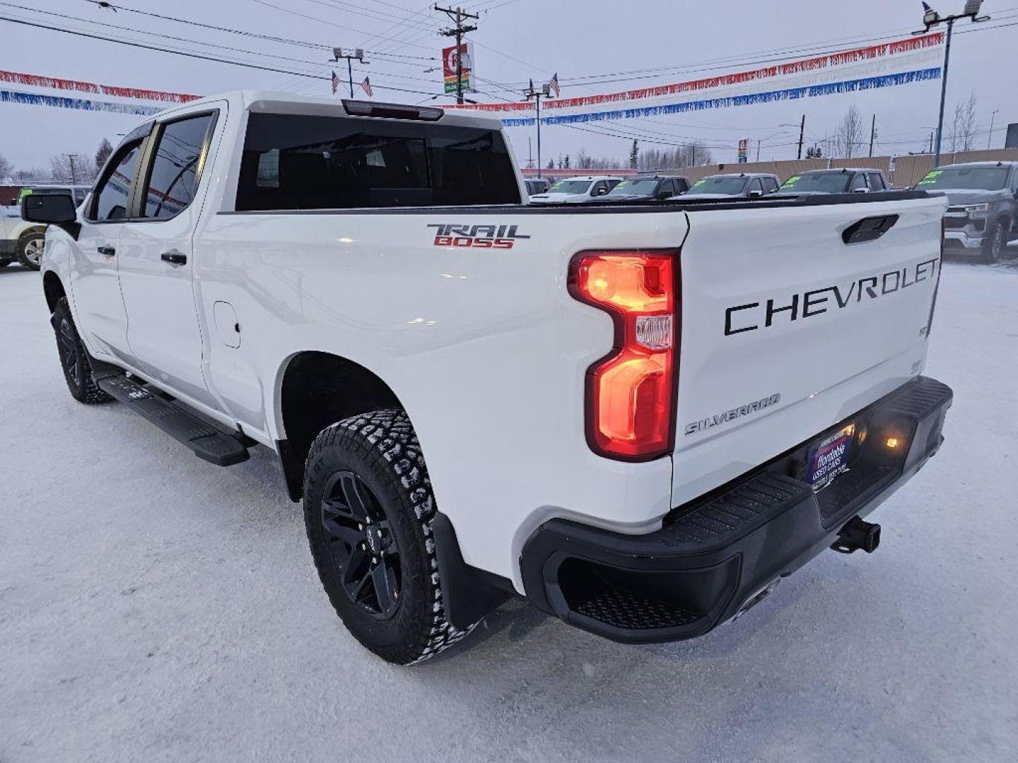 2019 WHITE CHEVROLET SILVERADO 1500 LT TRAIL BOSS (1GCPYFED8KZ) with an 5.3L engine, Automatic transmission, located at 2525 S. Cushman, Fairbanks, AK, 99701, (907) 452-5707, 64.824036, -147.712311 - Photo#2