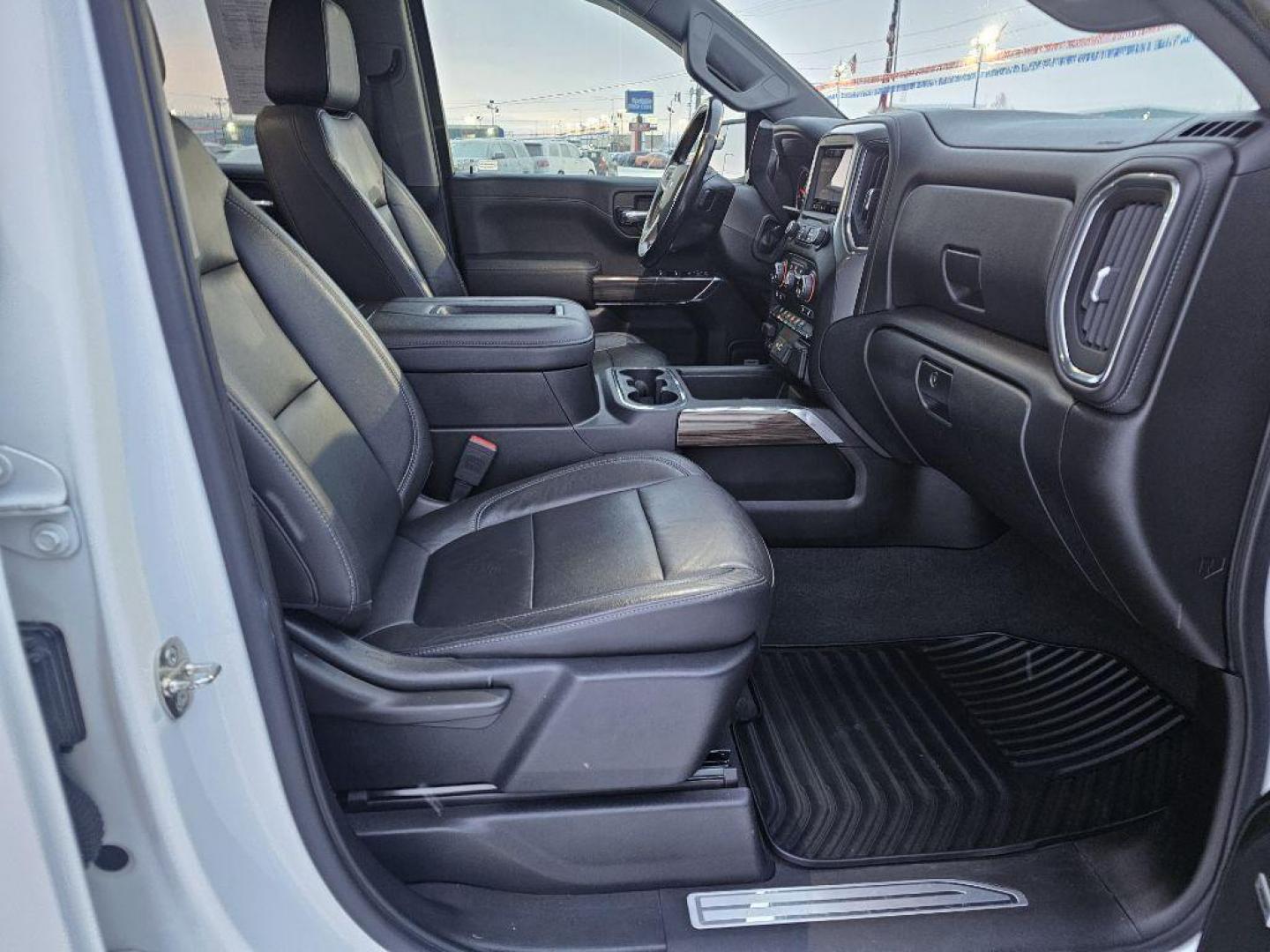 2019 WHITE CHEVROLET SILVERADO 1500 LT TRAIL BOSS (1GCPYFED8KZ) with an 5.3L engine, Automatic transmission, located at 2525 S. Cushman, Fairbanks, AK, 99701, (907) 452-5707, 64.824036, -147.712311 - Photo#3