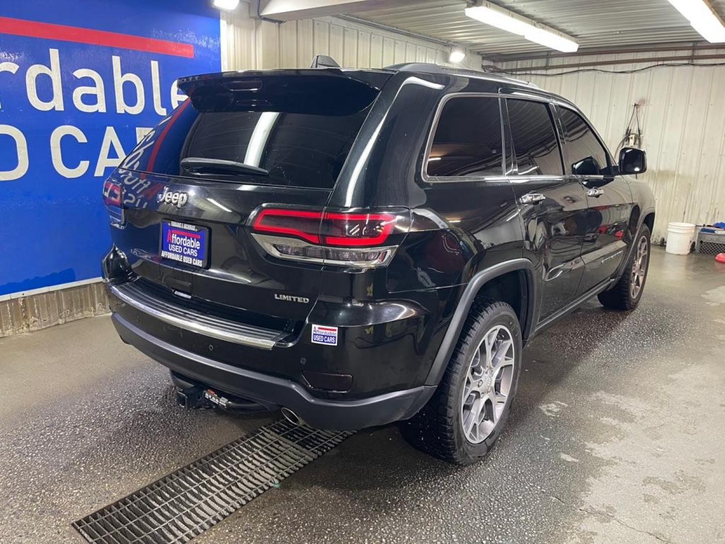 2020 BLACK JEEP GRAND CHEROKEE LIMITED (1C4RJFBG7LC) with an 3.6L engine, Automatic transmission, located at 2525 S. Cushman, Fairbanks, AK, 99701, (907) 452-5707, 64.824036, -147.712311 - Photo#2