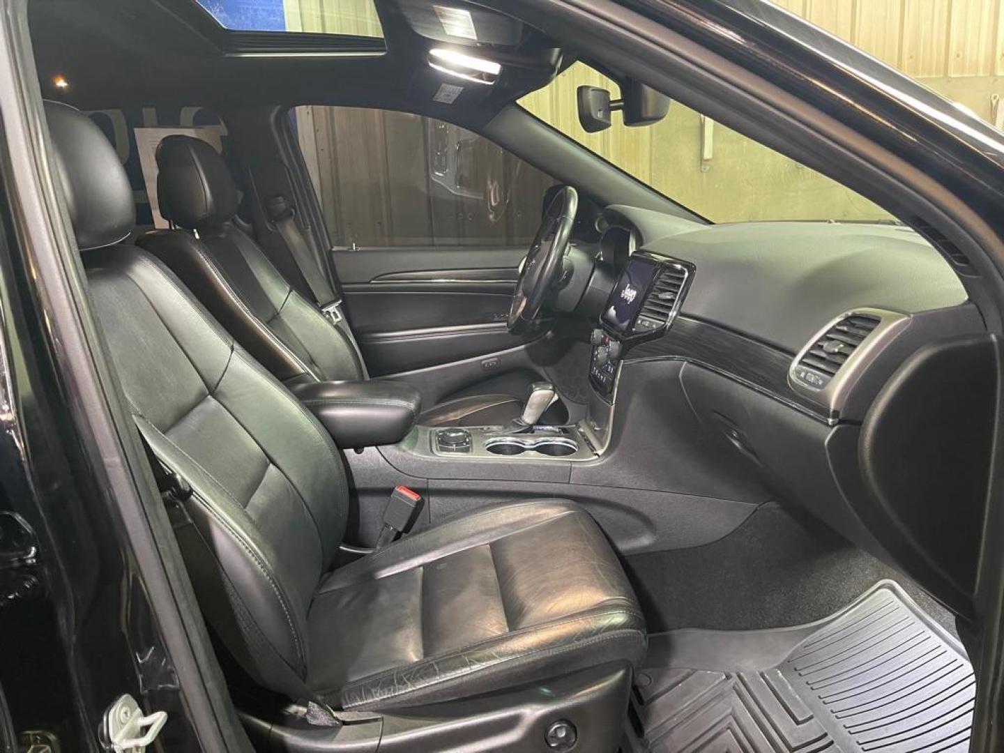 2020 BLACK JEEP GRAND CHEROKEE LIMITED (1C4RJFBG7LC) with an 3.6L engine, Automatic transmission, located at 2525 S. Cushman, Fairbanks, AK, 99701, (907) 452-5707, 64.824036, -147.712311 - Photo#3