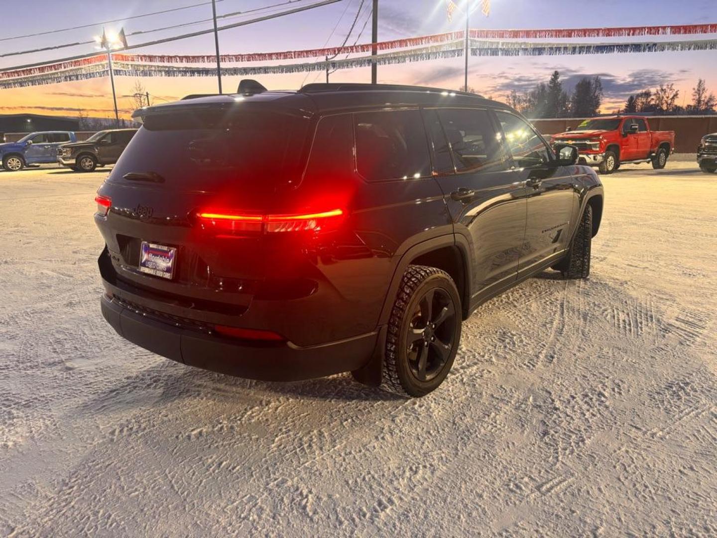 2023 GREEN JEEP GRAND CHEROKEE L LIMITED (1C4RJKBG0P8) with an 3.6L engine, Automatic transmission, located at 2525 S. Cushman, Fairbanks, AK, 99701, (907) 452-5707, 64.824036, -147.712311 - Photo#5