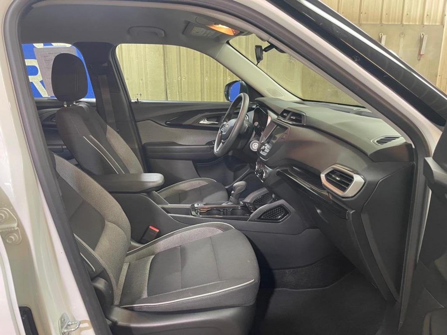 2023 WHITE CHEVROLET TRAILBLAZER LS (KL79MNSL8PB) with an 1.3L engine, Automatic transmission, located at 2525 S. Cushman, Fairbanks, AK, 99701, (907) 452-5707, 64.824036, -147.712311 - Photo#3
