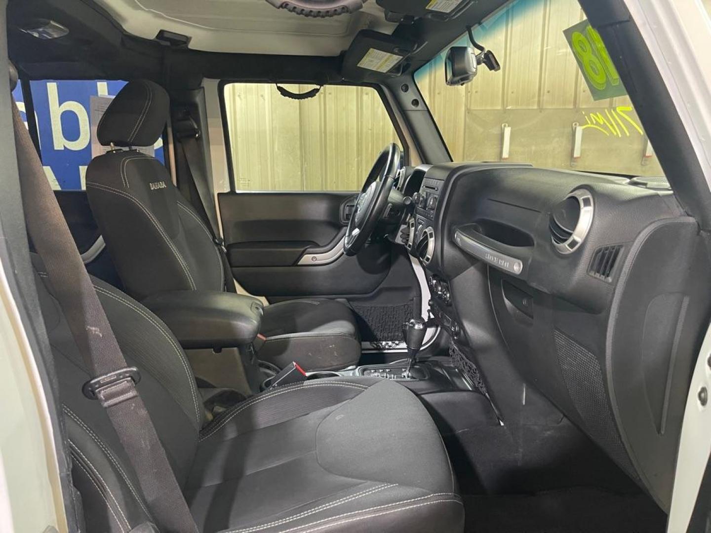 2018 WHITE JEEP WRANGLER UNLIMI SAHARA (1C4HJWEGXJL) with an 3.6L engine, Automatic transmission, located at 2525 S. Cushman, Fairbanks, AK, 99701, (907) 452-5707, 64.824036, -147.712311 - Photo#3