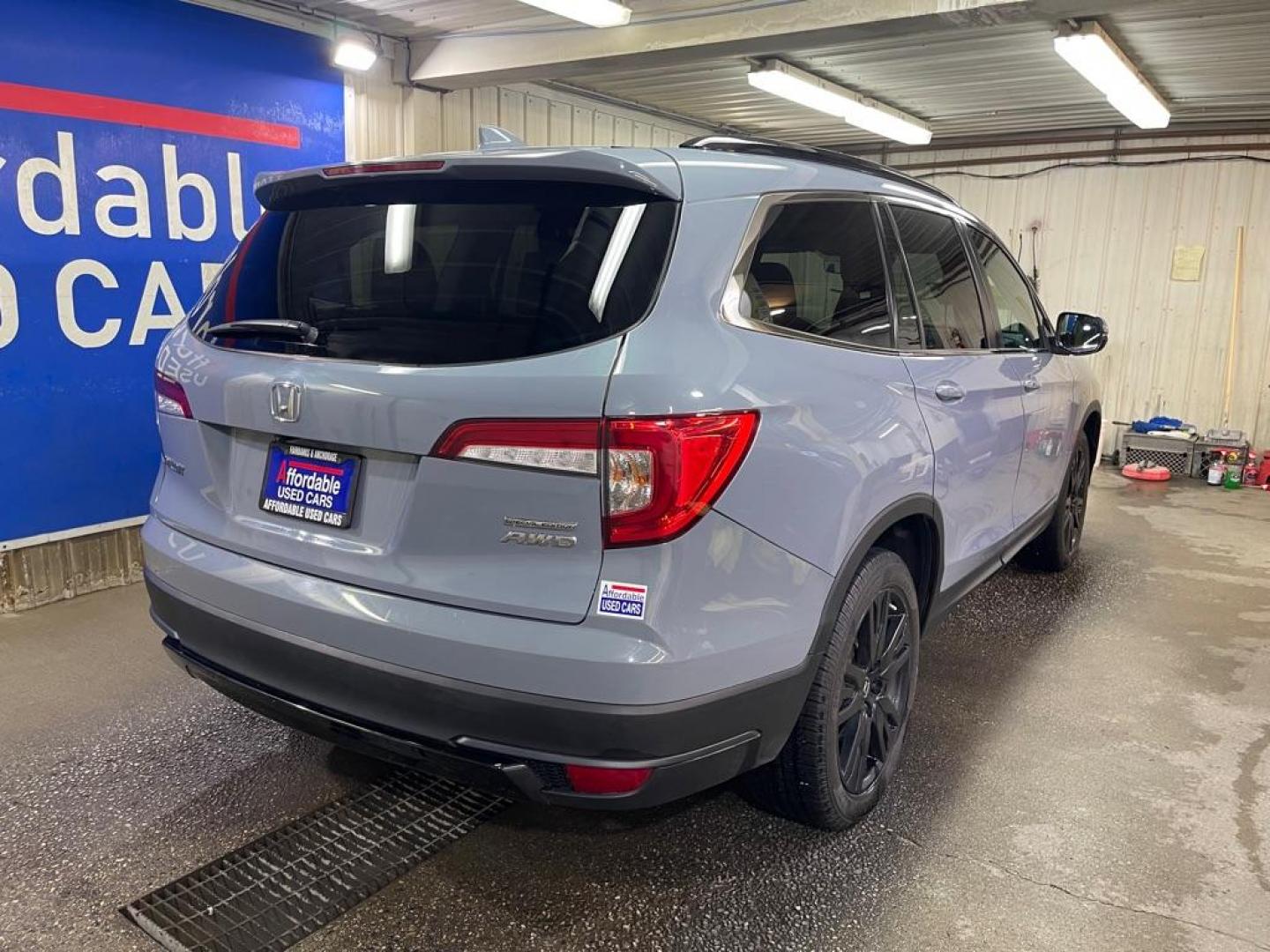 2022 GREY HONDA PILOT SE (5FNYF6H22NB) with an 3.5L engine, Automatic transmission, located at 2525 S. Cushman, Fairbanks, AK, 99701, (907) 452-5707, 64.824036, -147.712311 - Photo#2