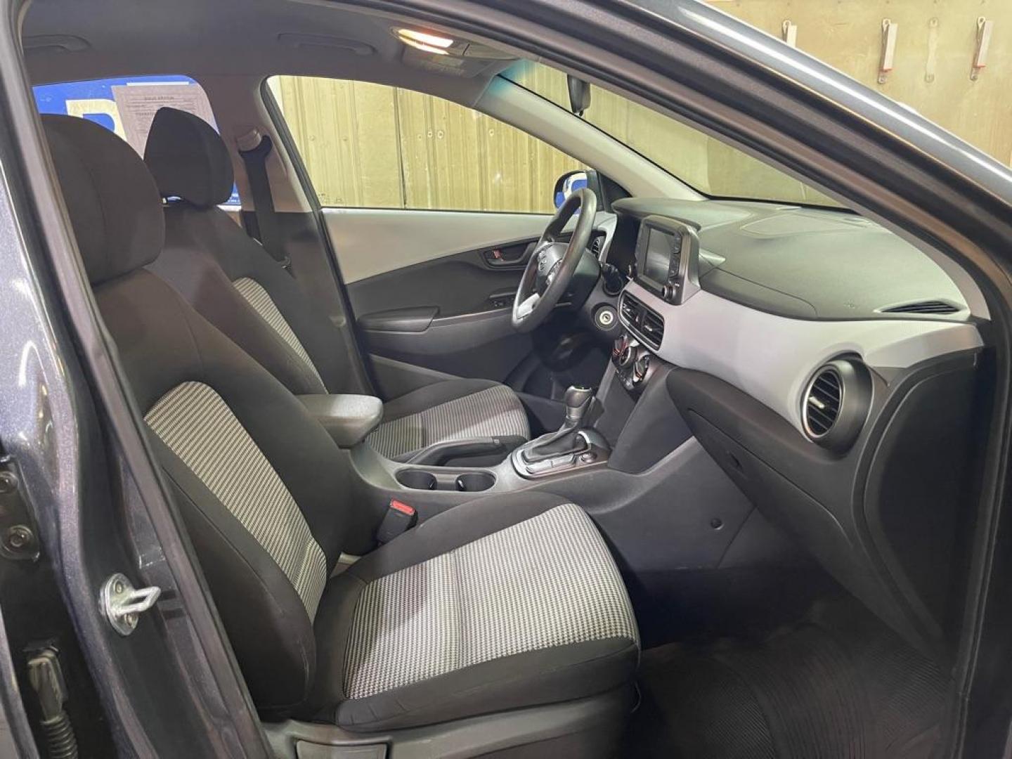 2019 GRAY HYUNDAI KONA SE (KM8K1CAA0KU) with an 2.0L engine, Automatic transmission, located at 2525 S. Cushman, Fairbanks, AK, 99701, (907) 452-5707, 64.824036, -147.712311 - Photo#3