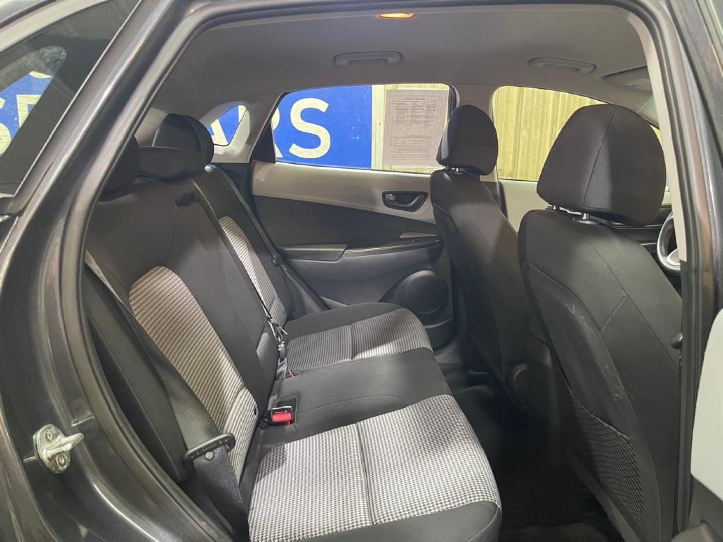 2019 GRAY HYUNDAI KONA SE (KM8K1CAA0KU) with an 2.0L engine, Automatic transmission, located at 2525 S. Cushman, Fairbanks, AK, 99701, (907) 452-5707, 64.824036, -147.712311 - Photo#4