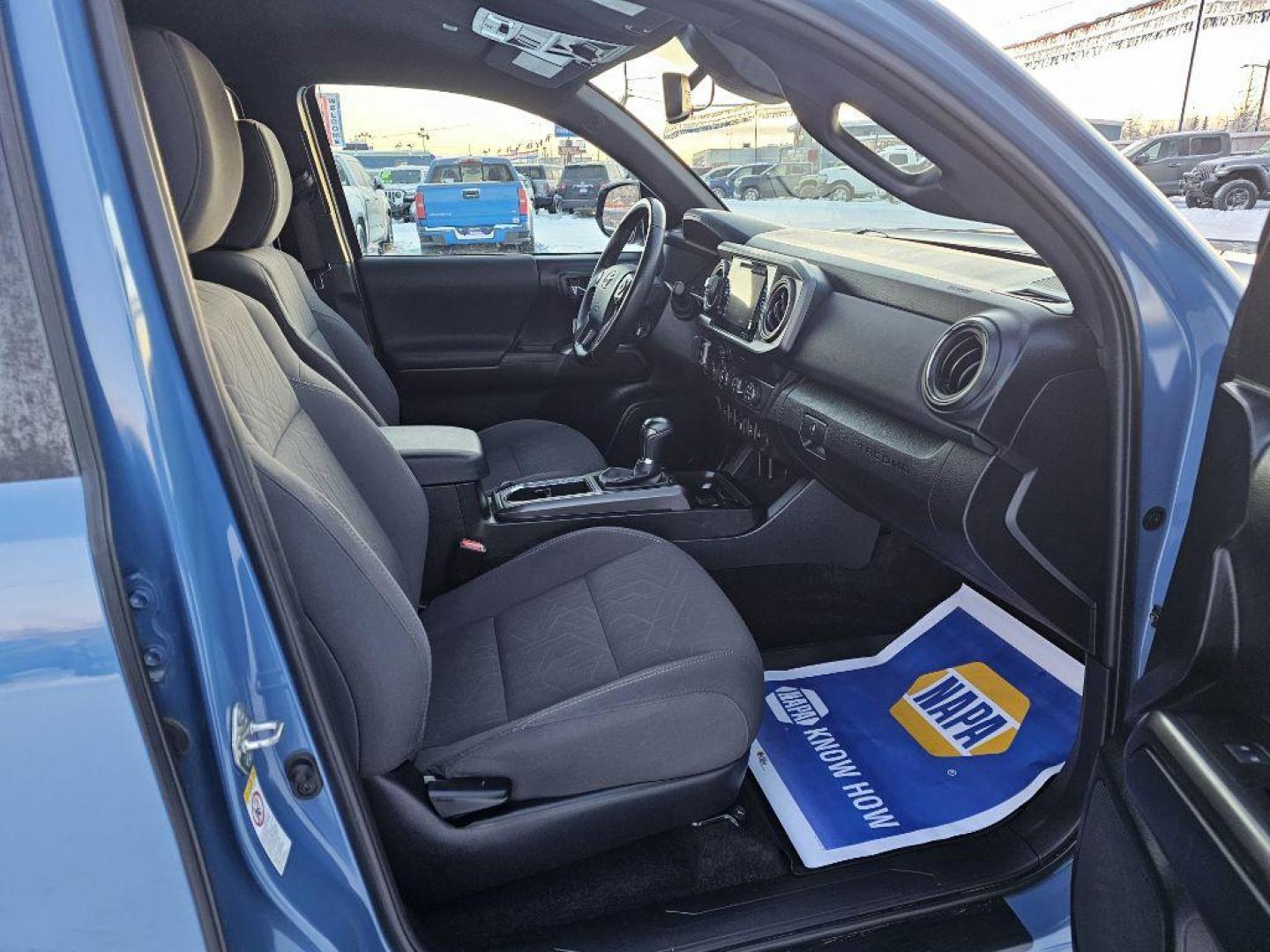 2019 BLUE TOYOTA TACOMA DOUBLE CAB (3TMCZ5AN9KM) with an 3.5L engine, Automatic transmission, located at 2525 S. Cushman, Fairbanks, AK, 99701, (907) 452-5707, 64.824036, -147.712311 - Photo#4