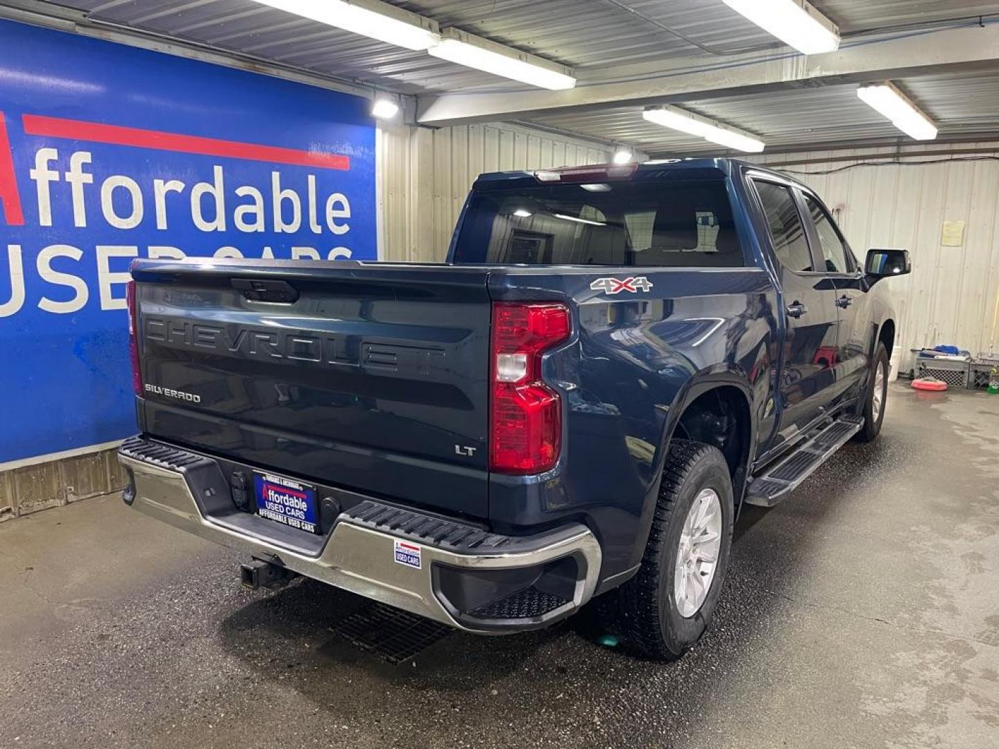 2021 BLUE CHEVROLET SILVERADO 1500 LT (3GCUYDED0MG) with an 5.3L engine, Automatic transmission, located at 2525 S. Cushman, Fairbanks, AK, 99701, (907) 452-5707, 64.824036, -147.712311 - Photo#2