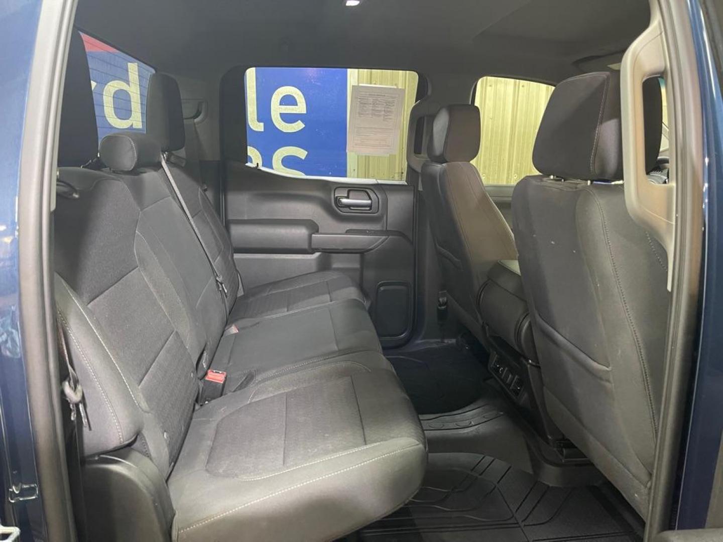 2021 BLUE CHEVROLET SILVERADO 1500 LT (3GCUYDED0MG) with an 5.3L engine, Automatic transmission, located at 2525 S. Cushman, Fairbanks, AK, 99701, (907) 452-5707, 64.824036, -147.712311 - Photo#4