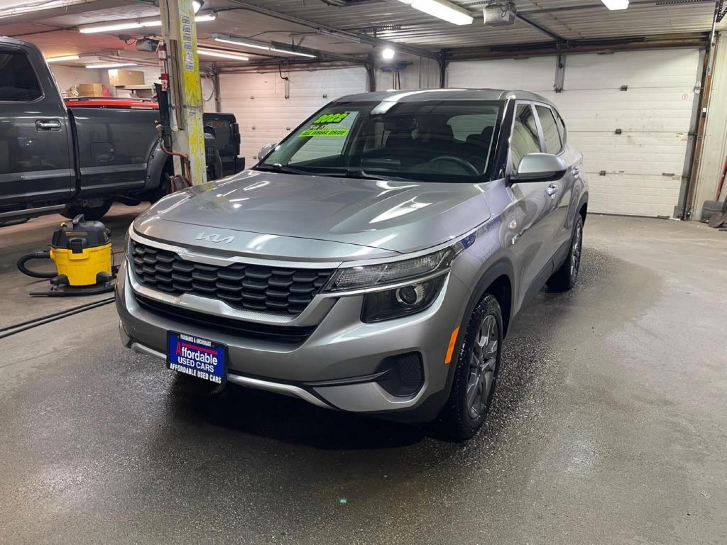 2022 GRAY KIA SELTOS LX (KNDEPCAA3N7) with an 2.0L engine, Continuously Variable transmission, located at 2525 S. Cushman, Fairbanks, AK, 99701, (907) 452-5707, 64.824036, -147.712311 - Photo#1
