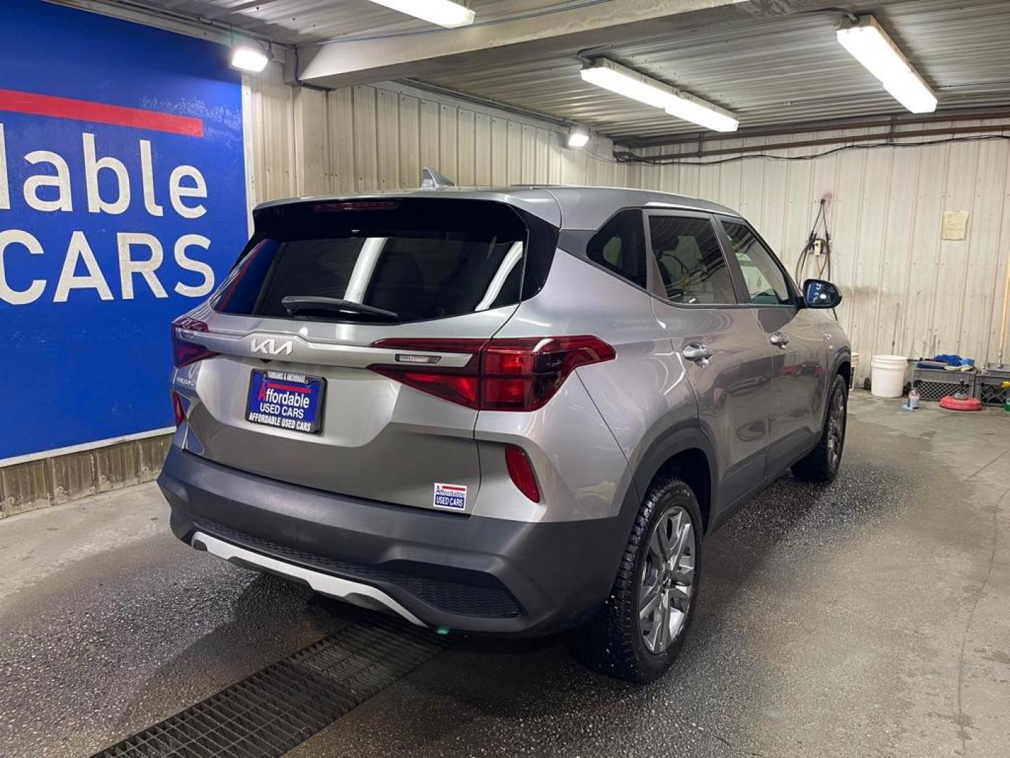 2022 GRAY KIA SELTOS LX (KNDEPCAA3N7) with an 2.0L engine, Continuously Variable transmission, located at 2525 S. Cushman, Fairbanks, AK, 99701, (907) 452-5707, 64.824036, -147.712311 - Photo#2