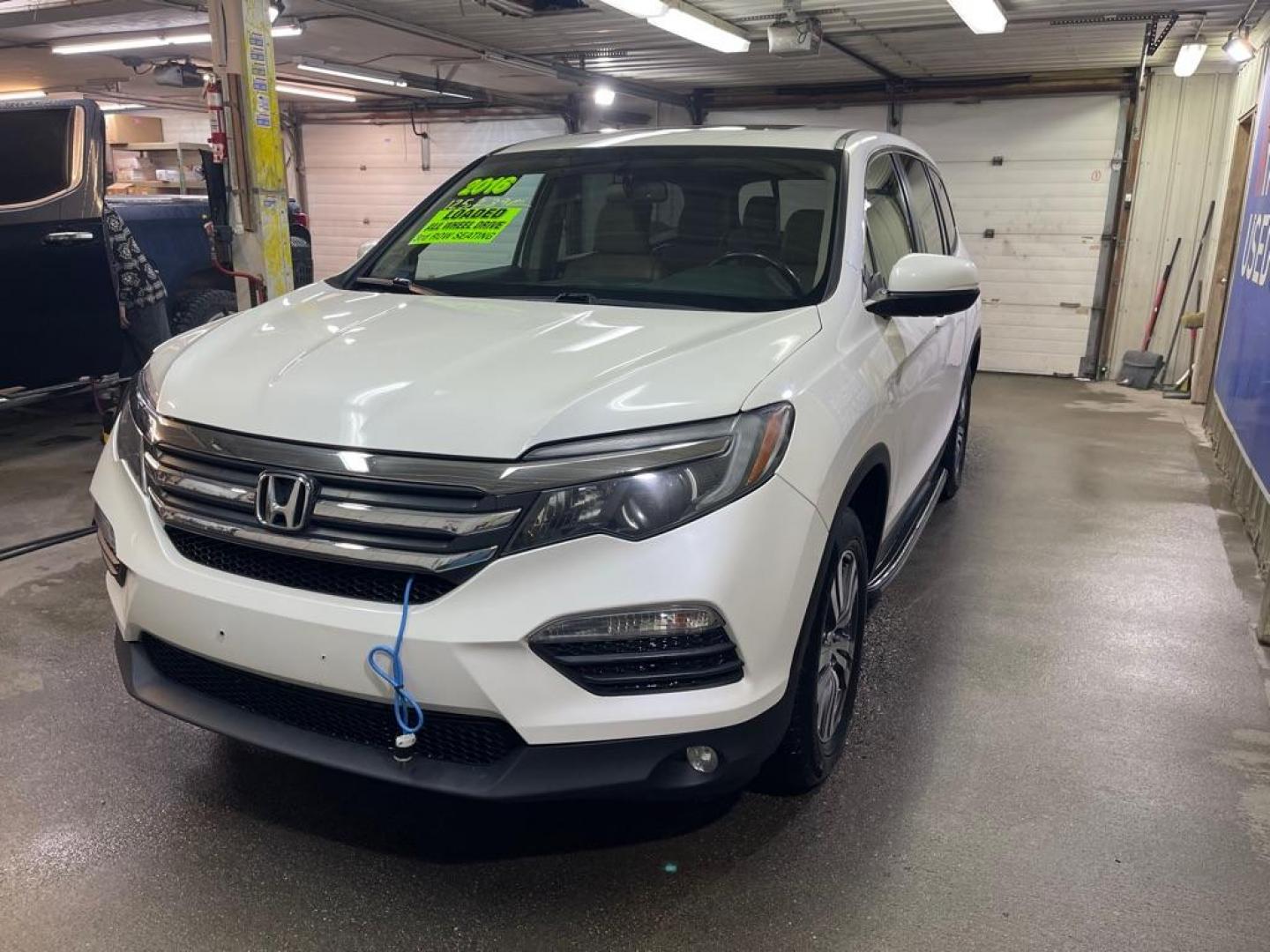 2016 WHITE HONDA PILOT EXL (5FNYF6H53GB) with an 3.5L engine, Automatic transmission, located at 2525 S. Cushman, Fairbanks, AK, 99701, (907) 452-5707, 64.824036, -147.712311 - Photo#1