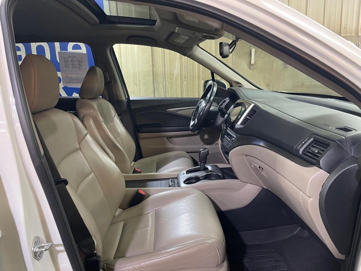 2016 WHITE HONDA PILOT EXL (5FNYF6H53GB) with an 3.5L engine, Automatic transmission, located at 2525 S. Cushman, Fairbanks, AK, 99701, (907) 452-5707, 64.824036, -147.712311 - Photo#3