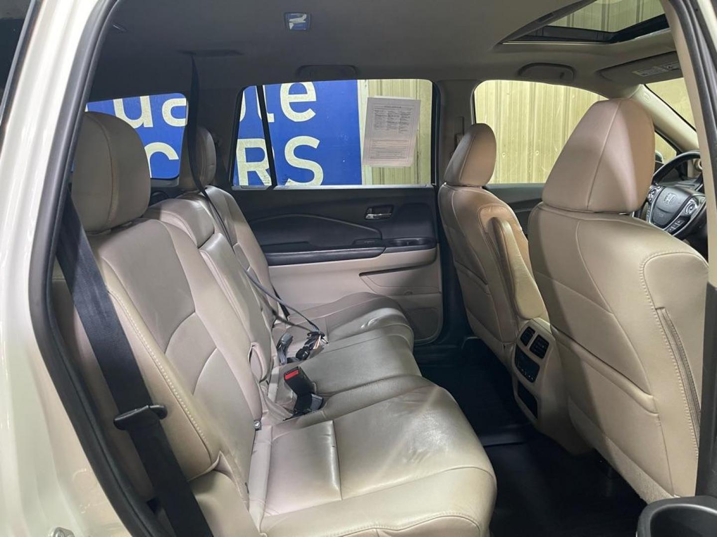 2016 WHITE HONDA PILOT EXL (5FNYF6H53GB) with an 3.5L engine, Automatic transmission, located at 2525 S. Cushman, Fairbanks, AK, 99701, (907) 452-5707, 64.824036, -147.712311 - Photo#4