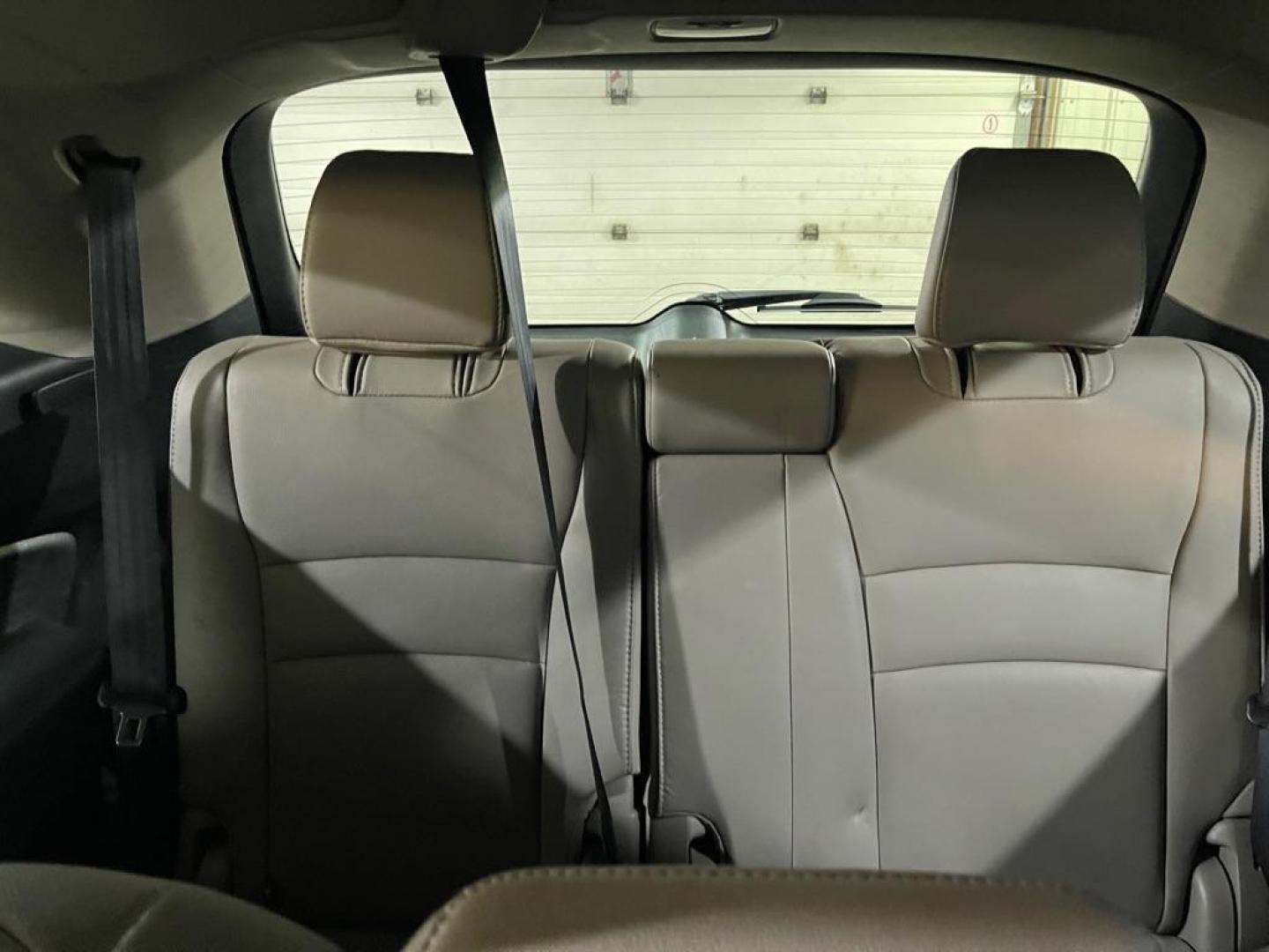 2016 WHITE HONDA PILOT EXL (5FNYF6H53GB) with an 3.5L engine, Automatic transmission, located at 2525 S. Cushman, Fairbanks, AK, 99701, (907) 452-5707, 64.824036, -147.712311 - Photo#5