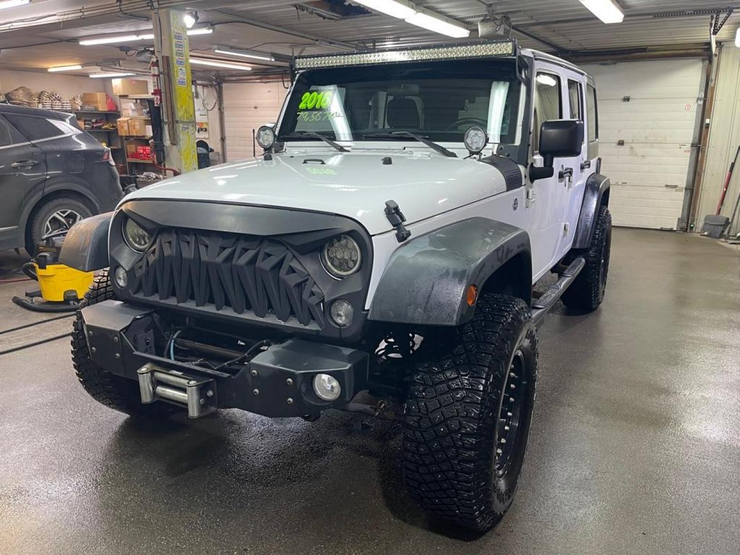 2016 WHITE JEEP WRANGLER UNLIMI SPORT (1C4BJWDG9GL) with an 3.6L engine, Automatic transmission, located at 2525 S. Cushman, Fairbanks, AK, 99701, (907) 452-5707, 64.824036, -147.712311 - Photo#1