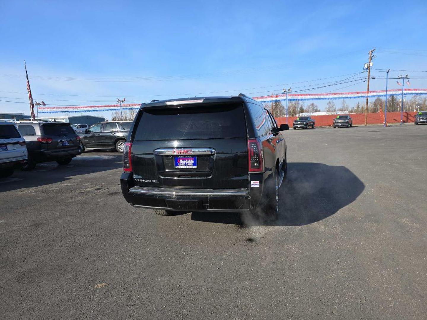 2015 BLACK GMC YUKON XL DENALI (1GKS2JKJXFR) with an 6.2L engine, Automatic transmission, located at 2525 S. Cushman, Fairbanks, AK, 99701, (907) 452-5707, 64.824036, -147.712311 - Photo#3