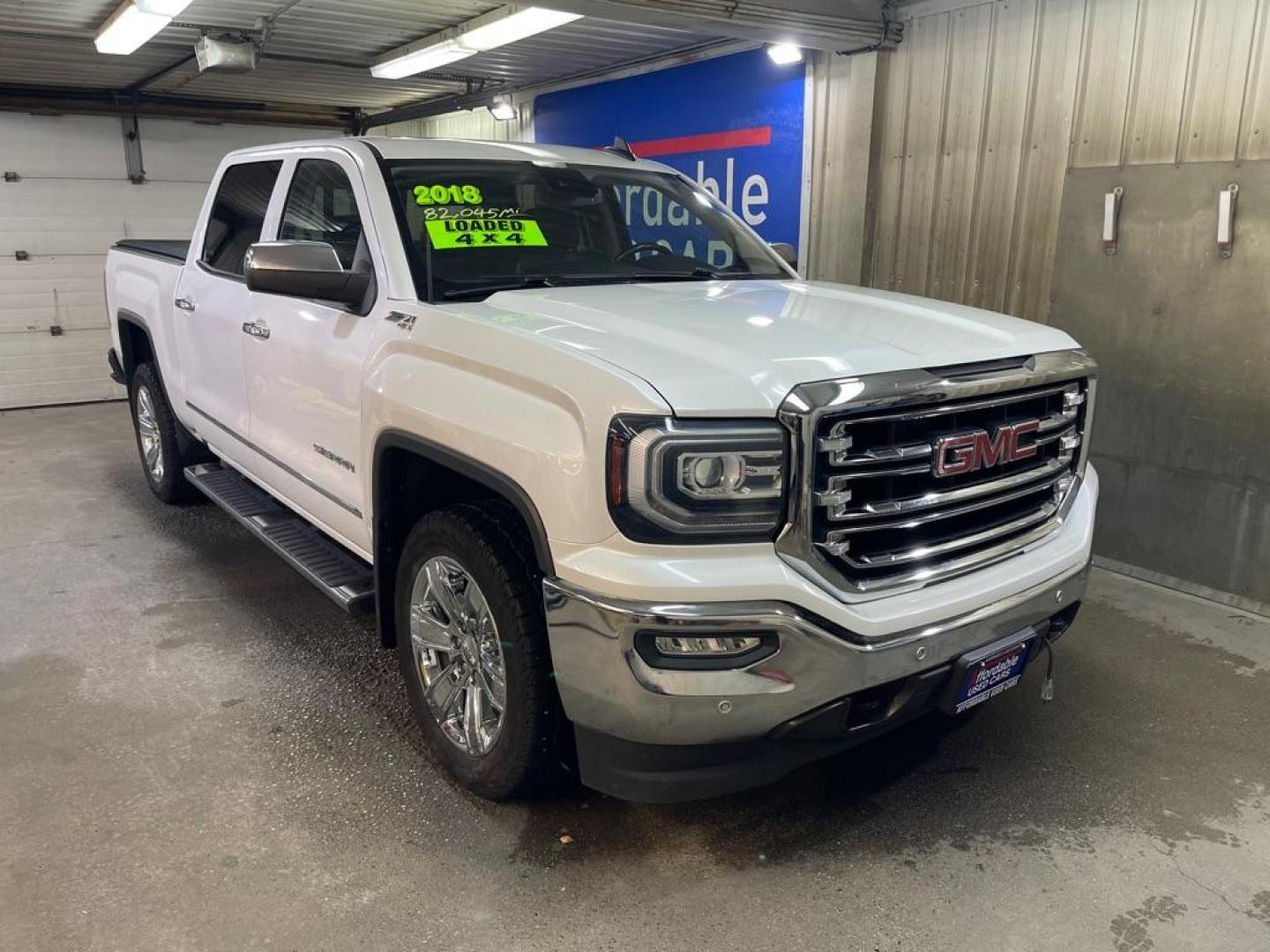 2018 WHITE GMC SIERRA 1500 SLT (3GTU2NEC3JG) with an 5.3L engine, Automatic transmission, located at 2525 S. Cushman, Fairbanks, AK, 99701, (907) 452-5707, 64.824036, -147.712311 - Photo#0