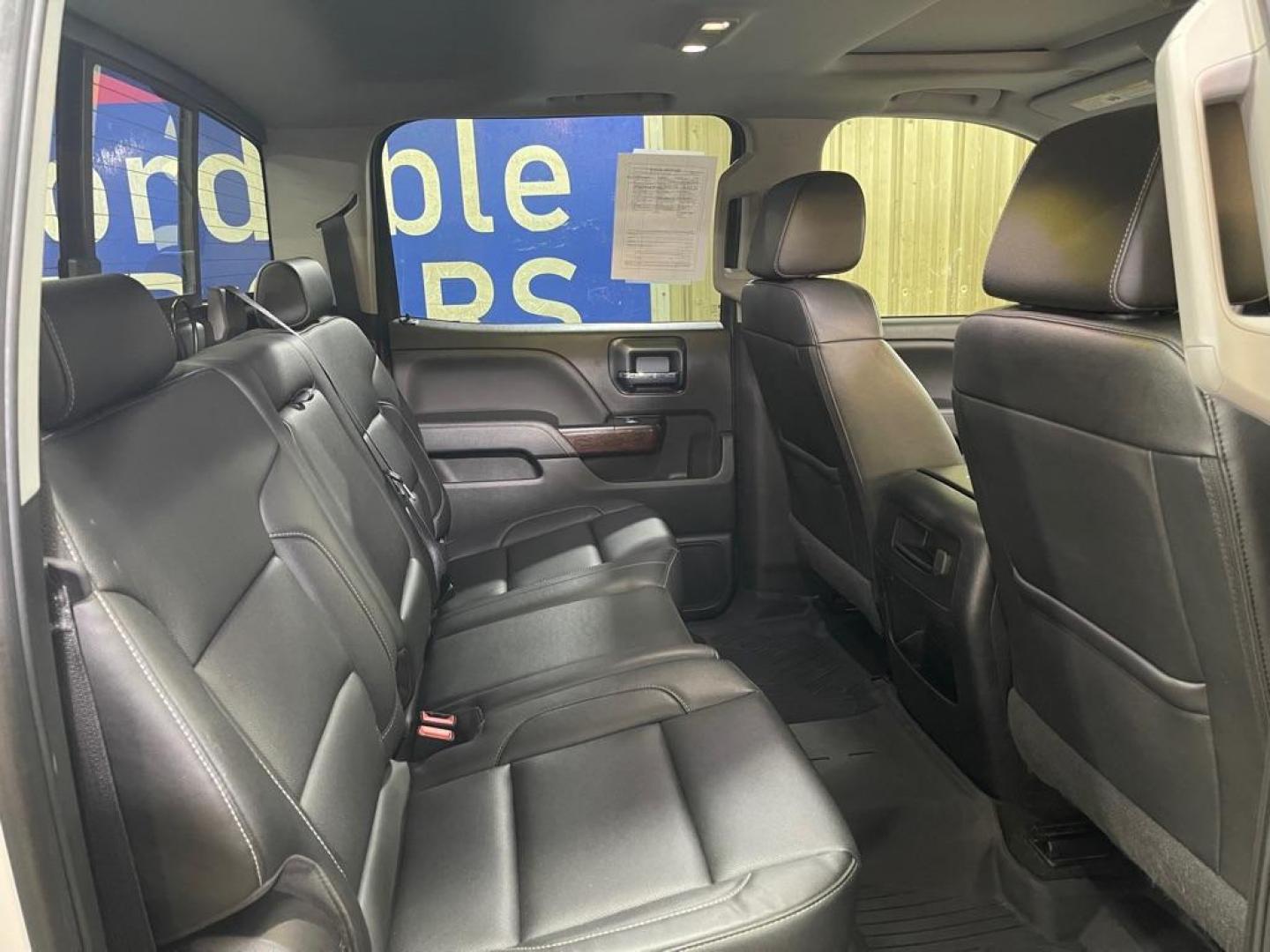 2018 WHITE GMC SIERRA 1500 SLT (3GTU2NEC3JG) with an 5.3L engine, Automatic transmission, located at 2525 S. Cushman, Fairbanks, AK, 99701, (907) 452-5707, 64.824036, -147.712311 - Photo#4