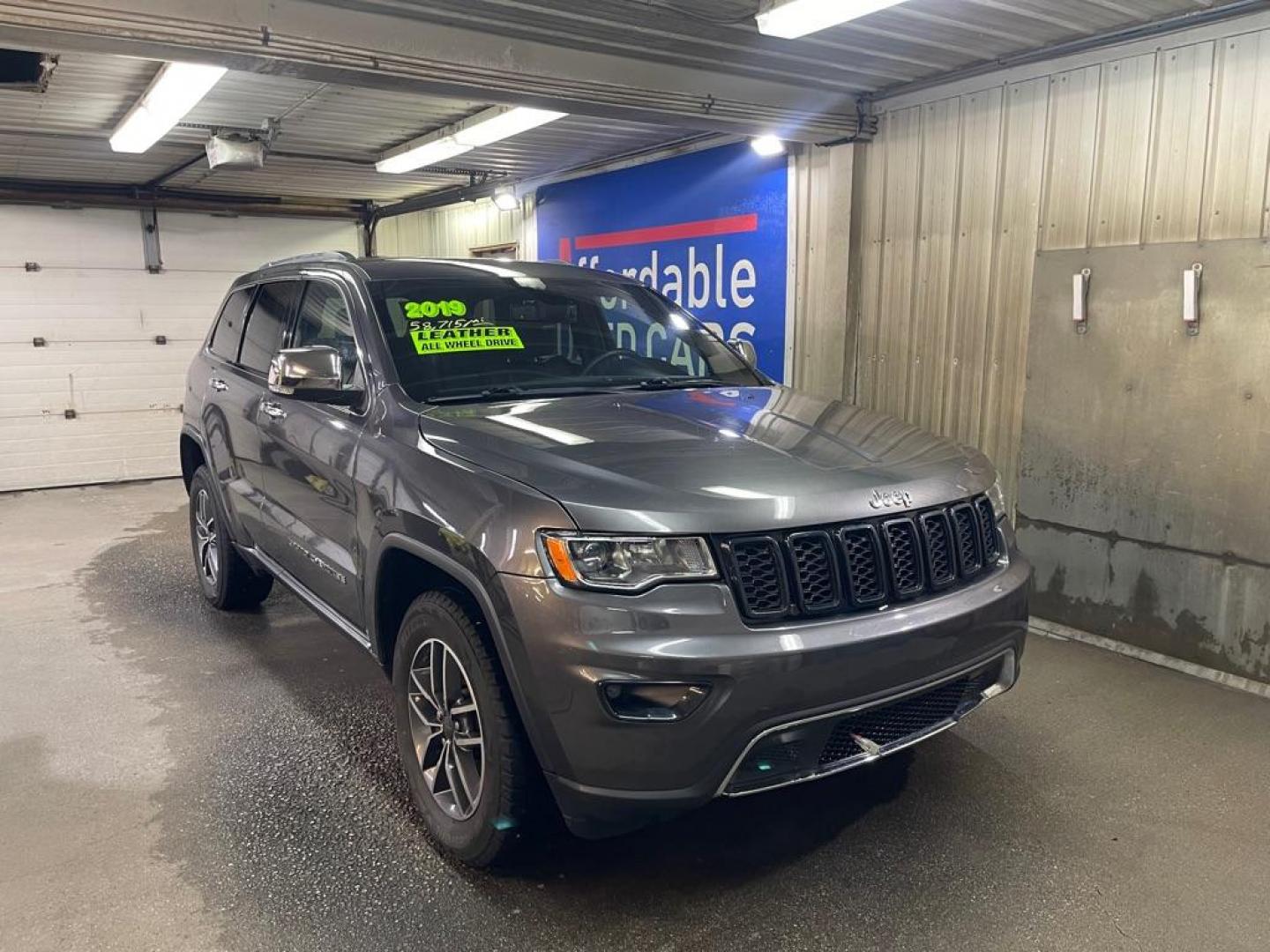 2019 GRAY JEEP GRAND CHEROKEE LIMITED (1C4RJFBG0KC) with an 3.6L engine, Automatic transmission, located at 2525 S. Cushman, Fairbanks, AK, 99701, (907) 452-5707, 64.824036, -147.712311 - Photo#0
