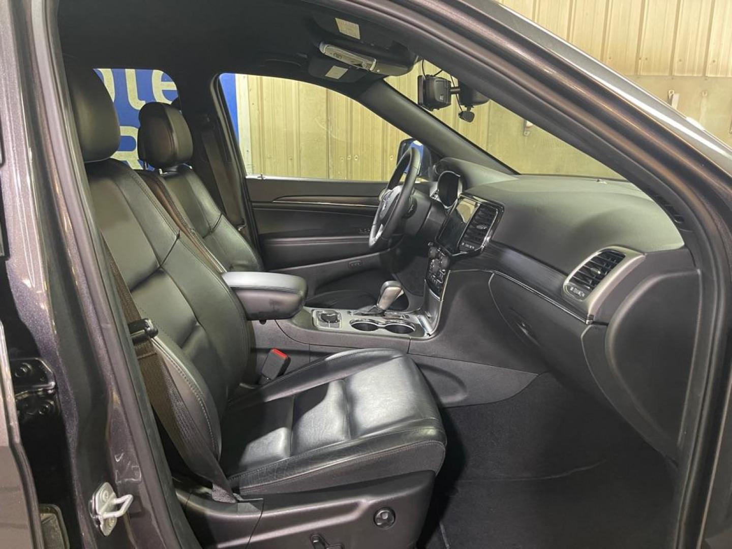 2019 GRAY JEEP GRAND CHEROKEE LIMITED (1C4RJFBG0KC) with an 3.6L engine, Automatic transmission, located at 2525 S. Cushman, Fairbanks, AK, 99701, (907) 452-5707, 64.824036, -147.712311 - Photo#3