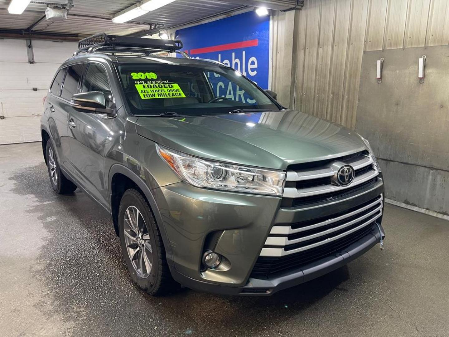 2019 GREEN TOYOTA HIGHLANDER XLE (5TDJZRFH8KS) with an 3.5L engine, Automatic transmission, located at 2525 S. Cushman, Fairbanks, AK, 99701, (907) 452-5707, 64.824036, -147.712311 - Photo#0