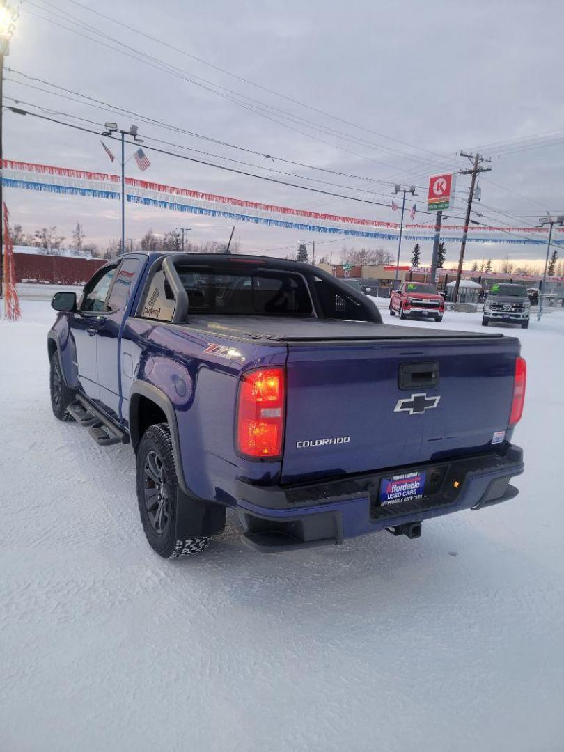 2016 BLUE CHEVROLET COLORADO Z71 (1GCHTDE33G1) with an 3.6L engine, Automatic transmission, located at 2525 S. Cushman, Fairbanks, AK, 99701, (907) 452-5707, 64.824036, -147.712311 - Photo#3