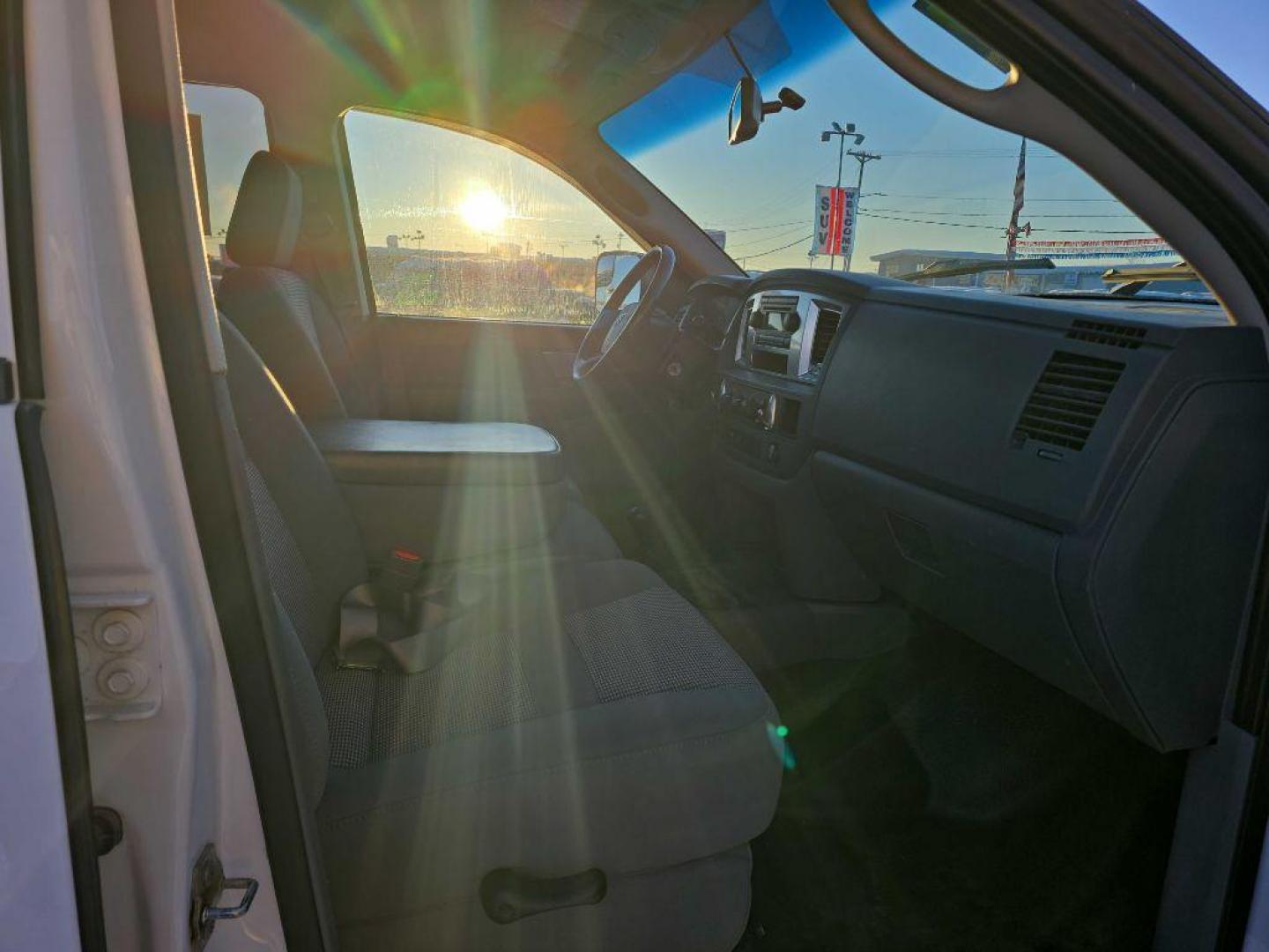 2007 WHITE DODGE RAM 3500 ST (3D6WH48AX7G) with an 6.7L engine, Automatic transmission, located at 2525 S. Cushman, Fairbanks, AK, 99701, (907) 452-5707, 64.824036, -147.712311 - Photo#2