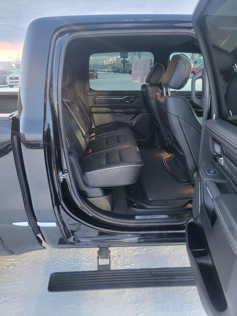 2022 BLACK RAM 1500 LIMITED (1C6SRFHT1NN) with an 5.7L engine, Automatic transmission, located at 2525 S. Cushman, Fairbanks, AK, 99701, (907) 452-5707, 64.824036, -147.712311 - Photo#6