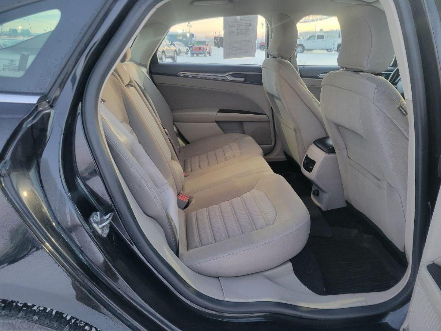 2019 BLACK FORD FUSION SE (3FA6P0T96KR) with an 2.0L engine, Automatic transmission, located at 2525 S. Cushman, Fairbanks, AK, 99701, (907) 452-5707, 64.824036, -147.712311 - Photo#5