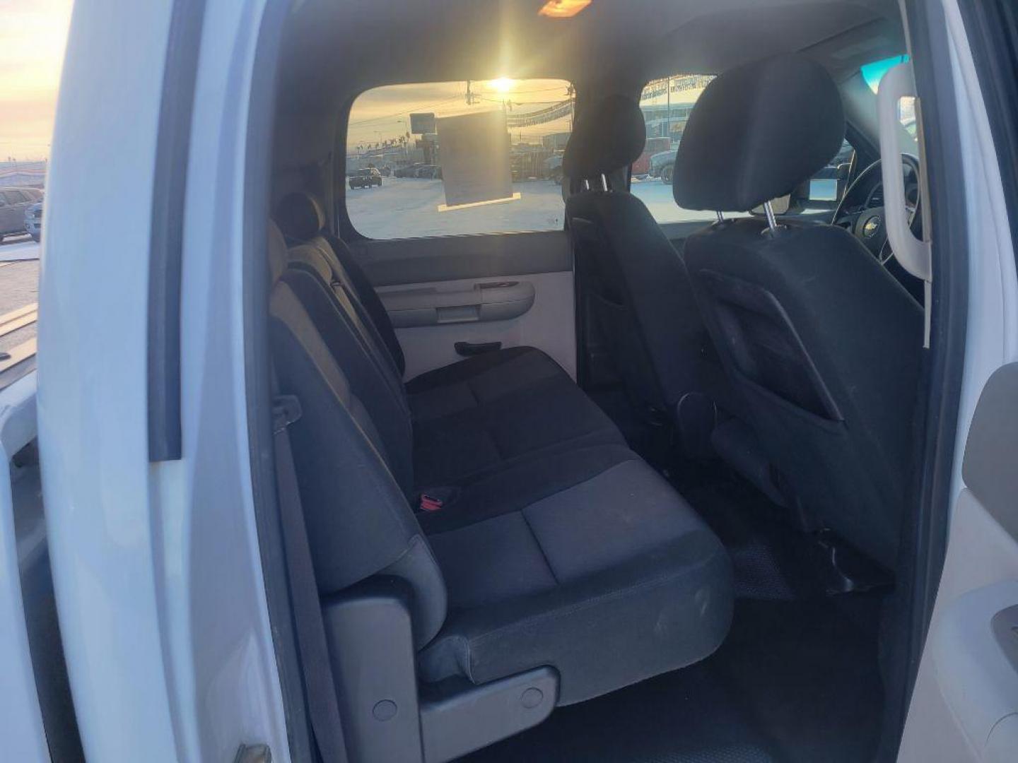 2013 WHITE CHEVROLET SILVERADO 2500 HEAVY DUTY (1GC1KVC84DF) with an 6.6L engine, Automatic transmission, located at 2525 S. Cushman, Fairbanks, AK, 99701, (907) 452-5707, 64.824036, -147.712311 - Photo#5