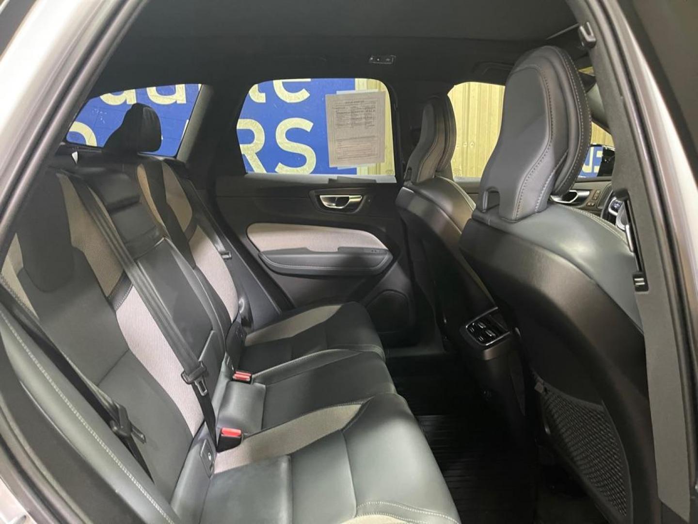 2021 SILVER VOLVO XC60 T5 R-DESIGN (YV4102RM0M1) with an 2.0L engine, Automatic transmission, located at 2525 S. Cushman, Fairbanks, AK, 99701, (907) 452-5707, 64.824036, -147.712311 - Photo#4