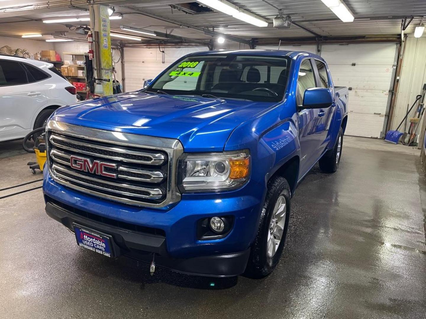 2018 BLUE GMC CANYON SLE (1GTG6CEN0J1) with an 3.6L engine, Automatic transmission, located at 2525 S. Cushman, Fairbanks, AK, 99701, (907) 452-5707, 64.824036, -147.712311 - Photo#1