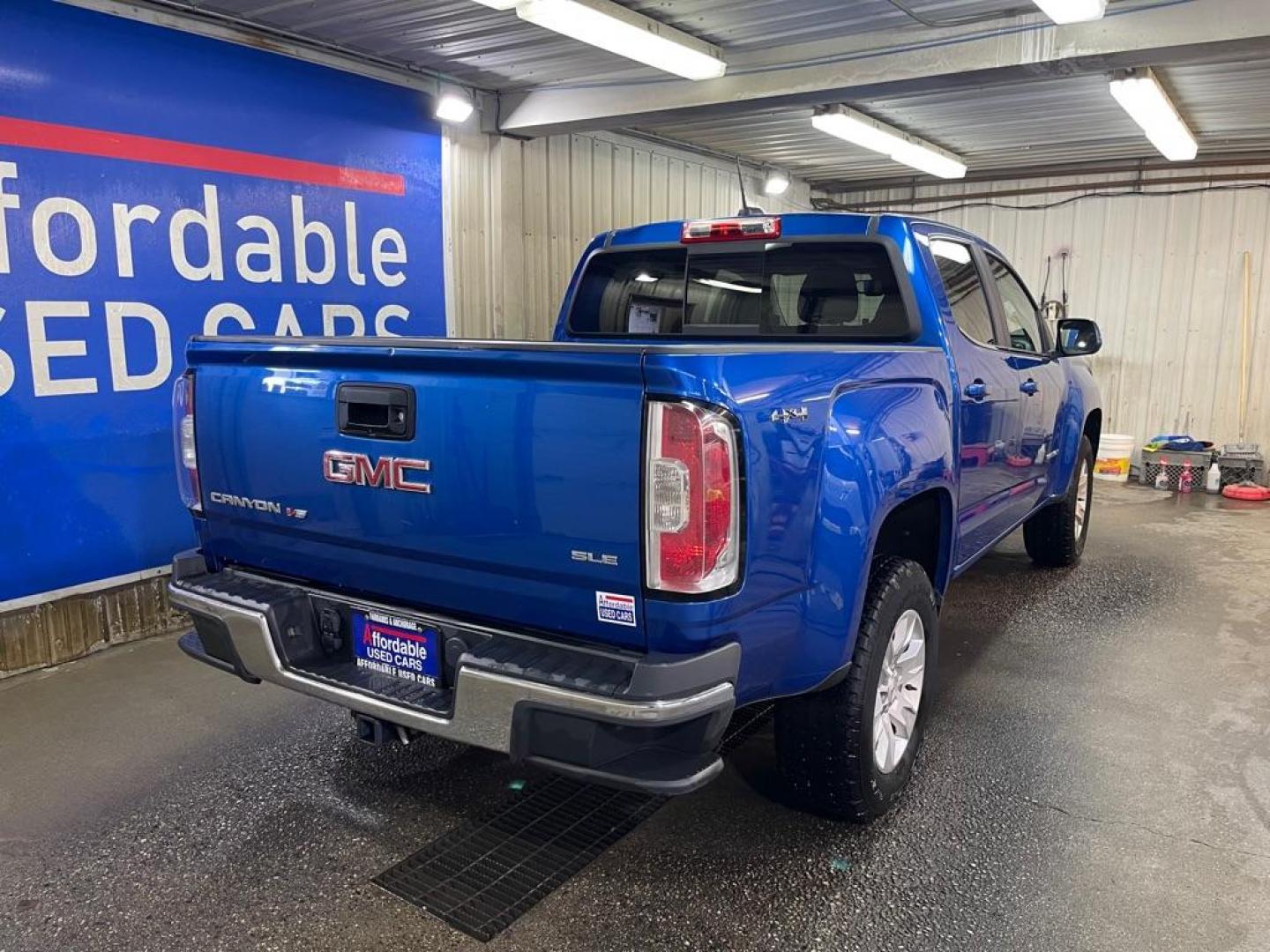 2018 BLUE GMC CANYON SLE (1GTG6CEN0J1) with an 3.6L engine, Automatic transmission, located at 2525 S. Cushman, Fairbanks, AK, 99701, (907) 452-5707, 64.824036, -147.712311 - Photo#2