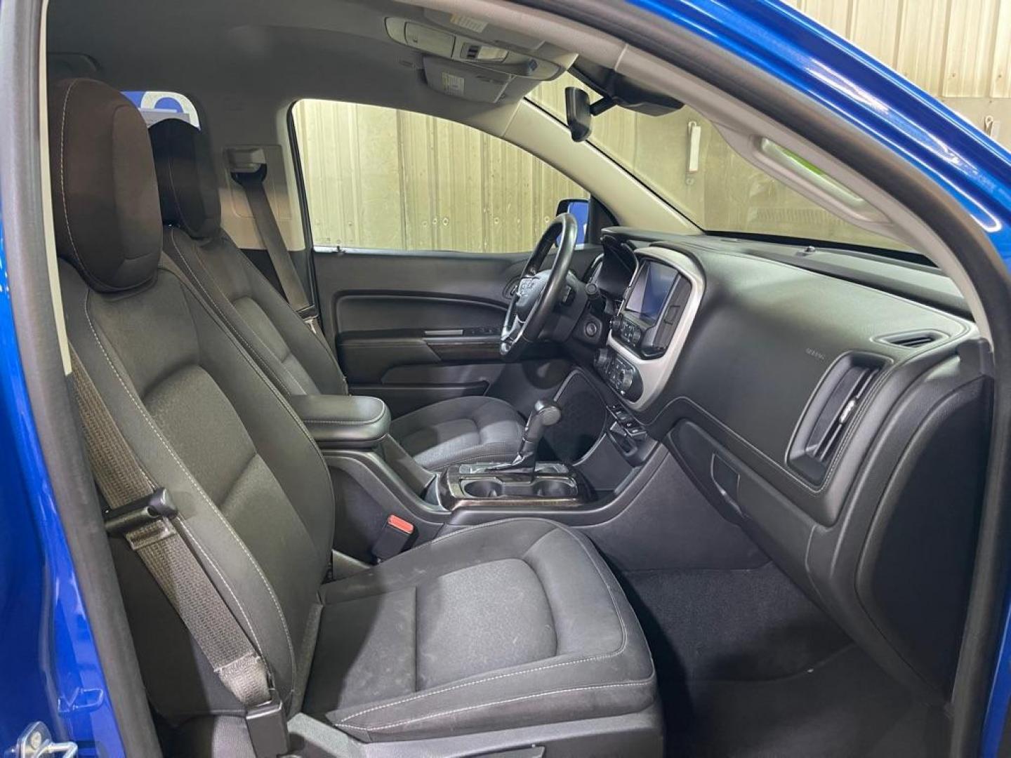 2018 BLUE GMC CANYON SLE (1GTG6CEN0J1) with an 3.6L engine, Automatic transmission, located at 2525 S. Cushman, Fairbanks, AK, 99701, (907) 452-5707, 64.824036, -147.712311 - Photo#3